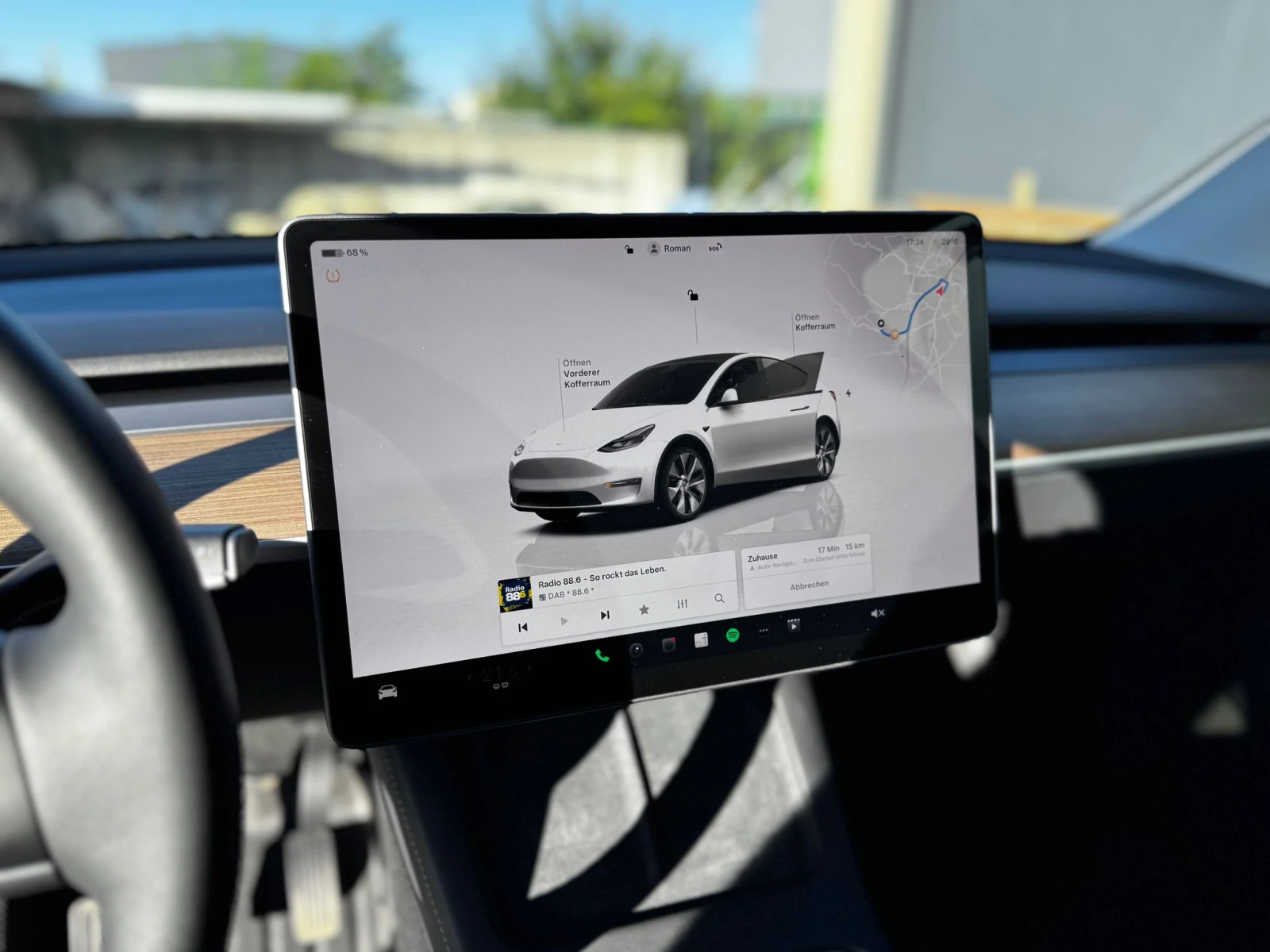 Tesla Model Y Long Range AWD + Acceleration Boost  - изображение 9