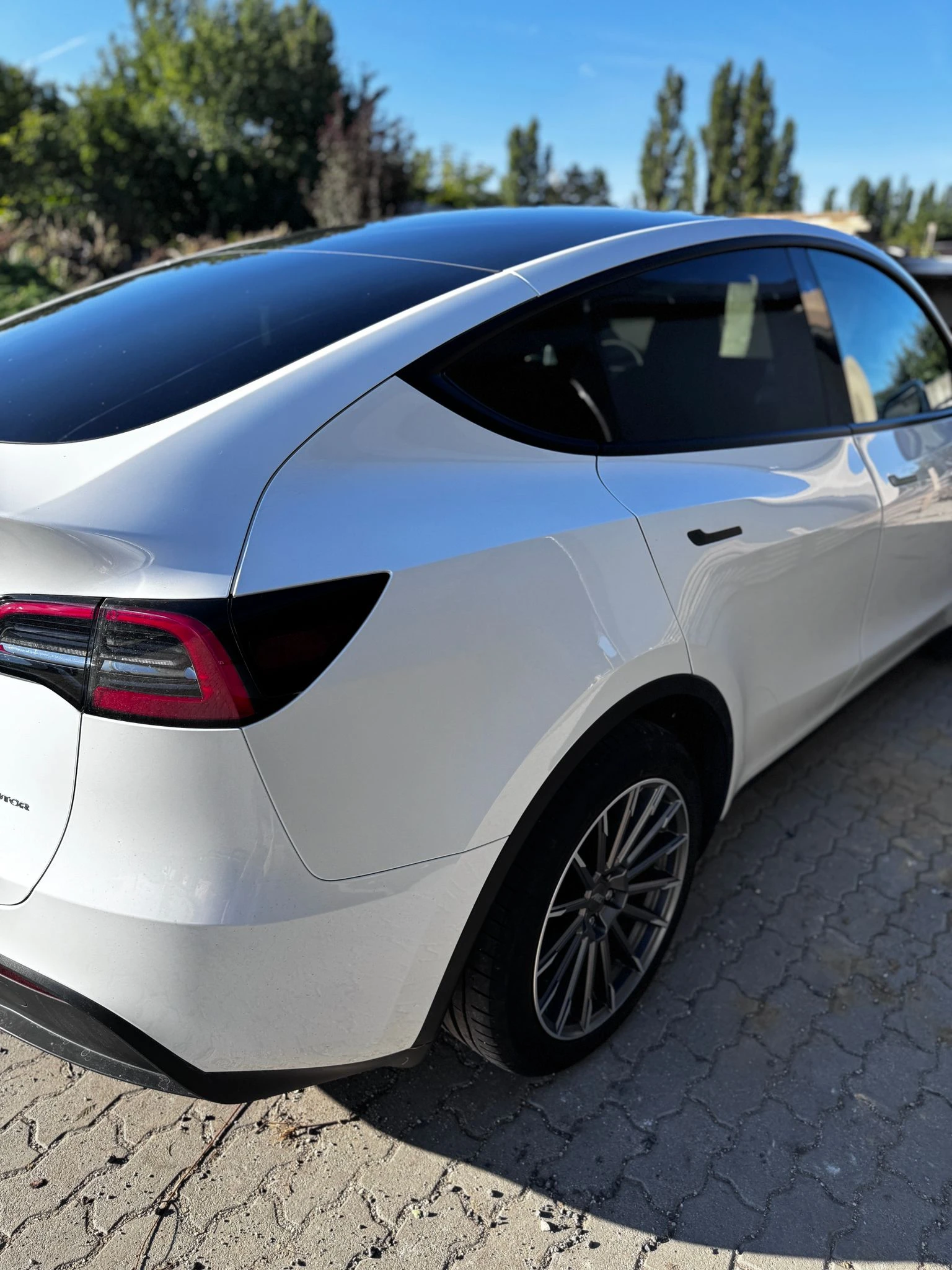 Tesla Model Y Long Range AWD + Acceleration Boost  - изображение 2