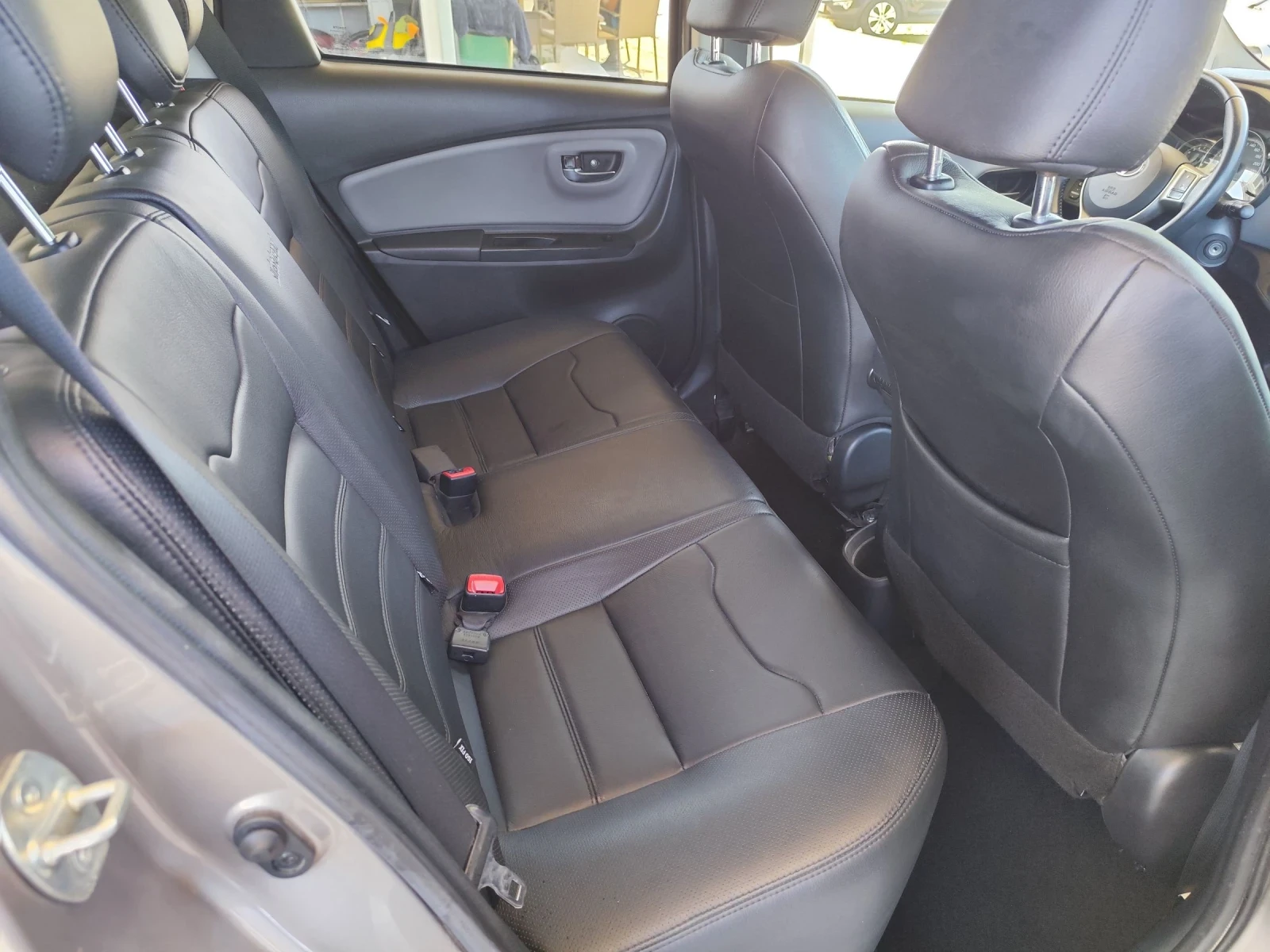 Toyota Yaris 1.33 SwissTrend Швейцария, снимка 14 - Автомобили и джипове - 54934283