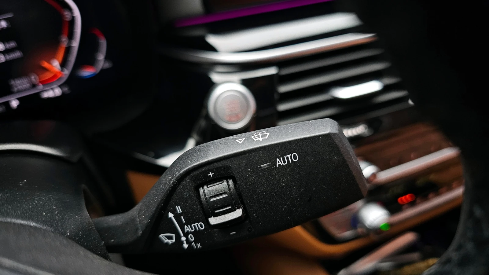 BMW 520 КОЖА* ПОДГРЕВИ* CARPLAY* 360 CAM, снимка 9 - Автомобили и джипове - 54982199
