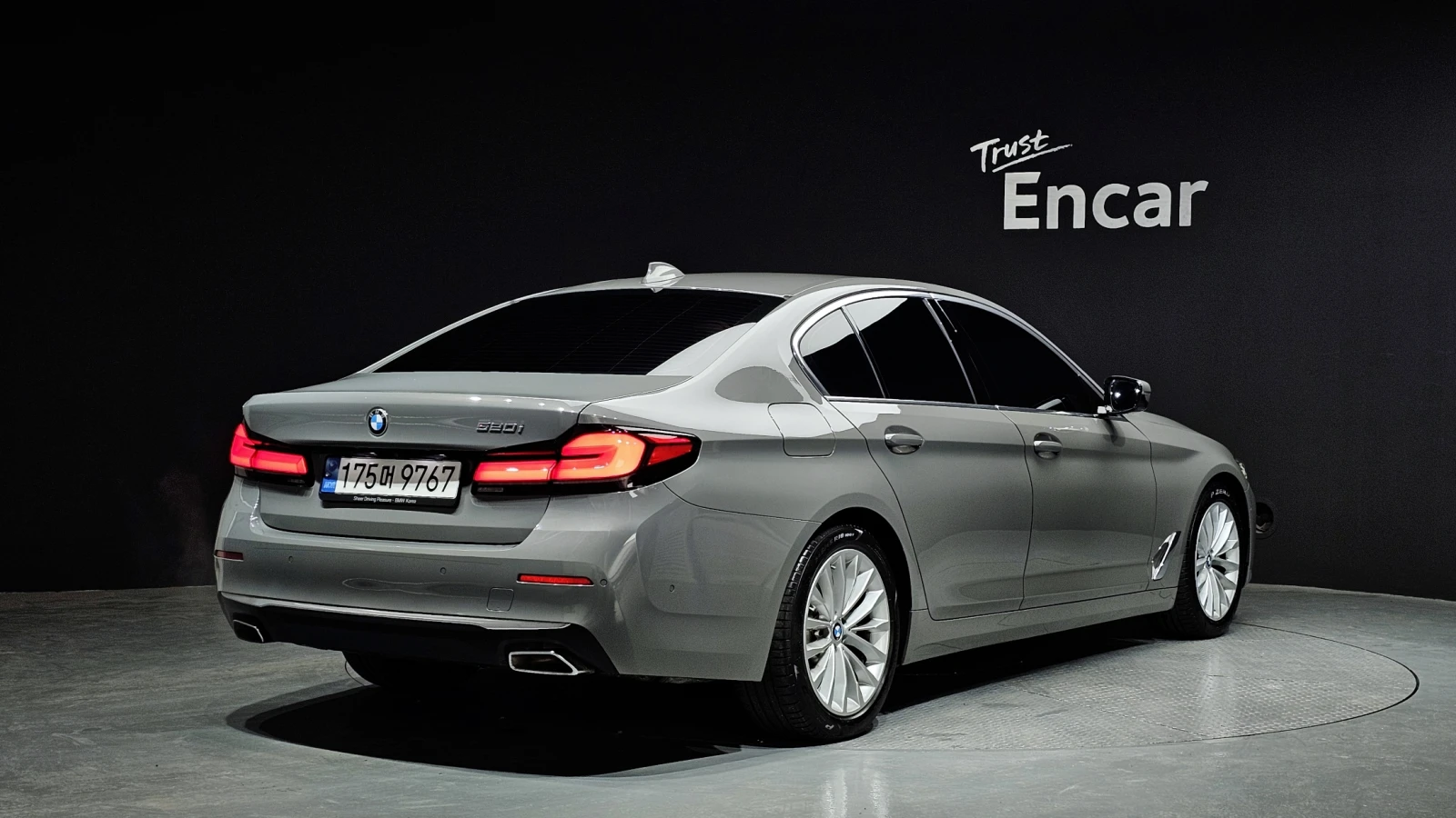 BMW 520 КОЖА* ПОДГРЕВИ* CARPLAY* 360 CAM, снимка 3 - Автомобили и джипове - 54982199