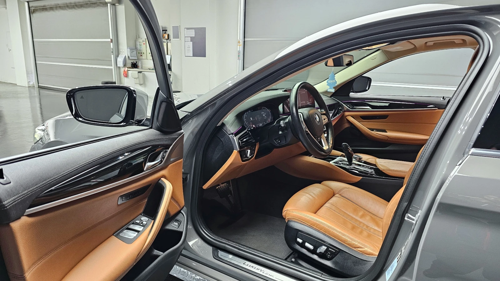 BMW 520 КОЖА* ПОДГРЕВИ* CARPLAY* 360 CAM, снимка 5 - Автомобили и джипове - 54982199