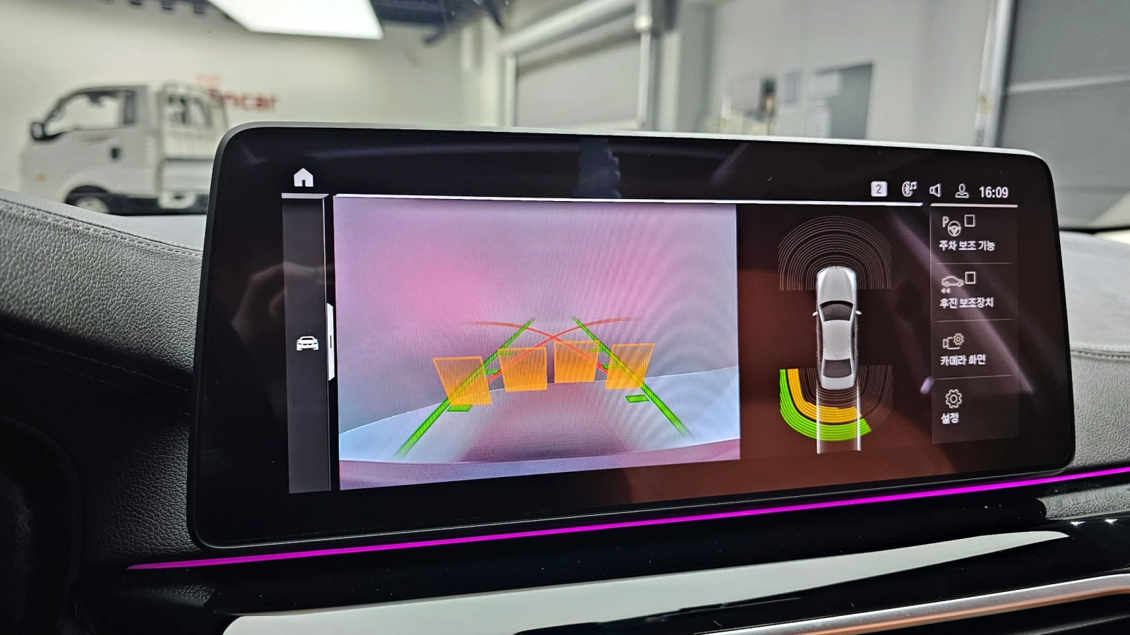 BMW 520 КОЖА* ПОДГРЕВИ* CARPLAY* 360 CAM, снимка 11 - Автомобили и джипове - 54982199