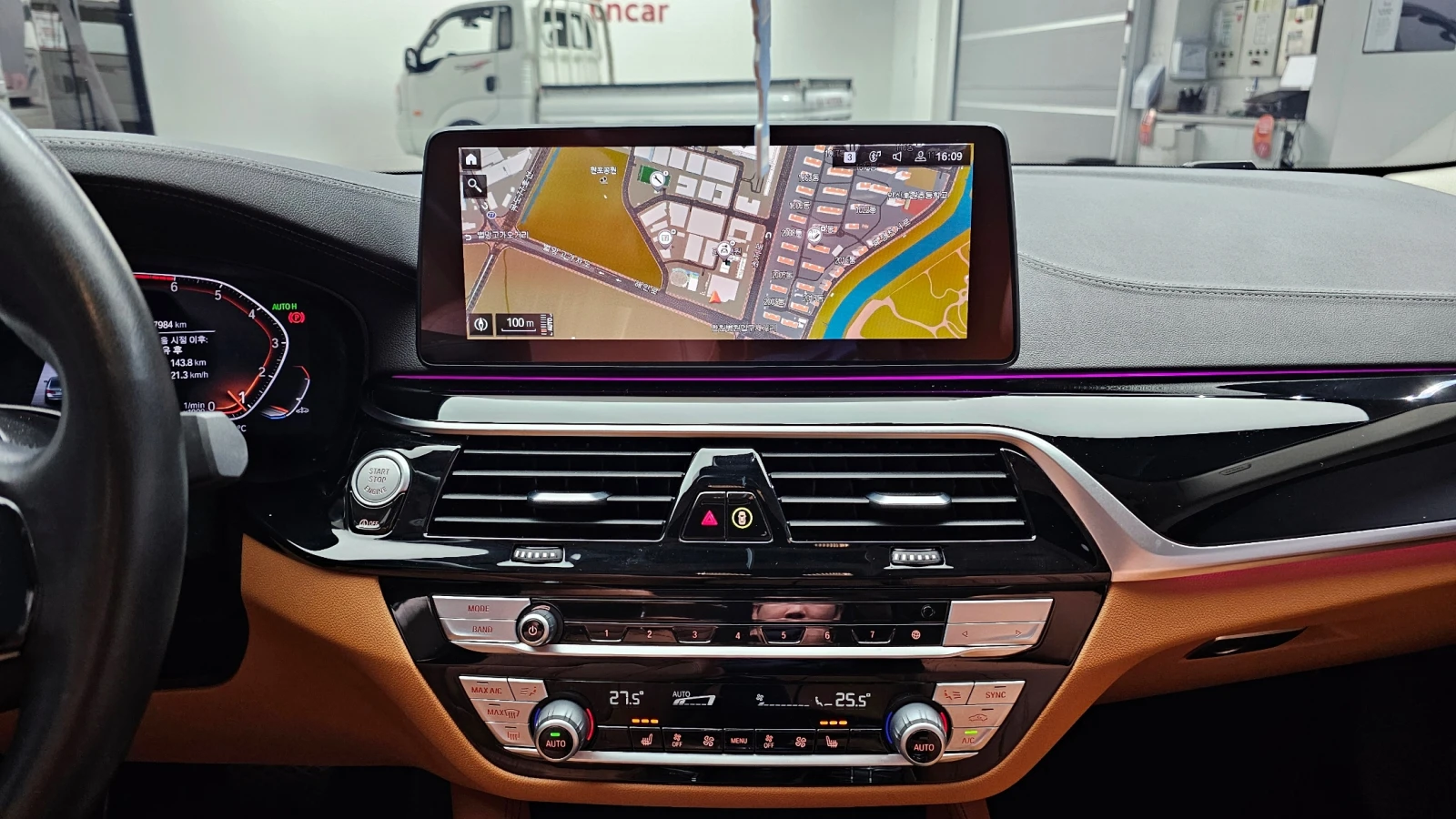BMW 520 КОЖА* ПОДГРЕВИ* CARPLAY* 360 CAM, снимка 10 - Автомобили и джипове - 54982199