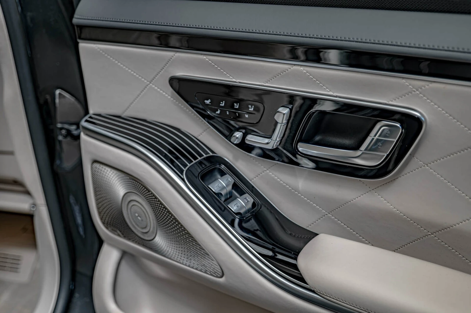 Mercedes-Benz S 580 AMG/Long/4M/RSE/HuD/Пано./Dist./Burm./Алкантар/Кам, снимка 10 - Автомобили и джипове - 55245525