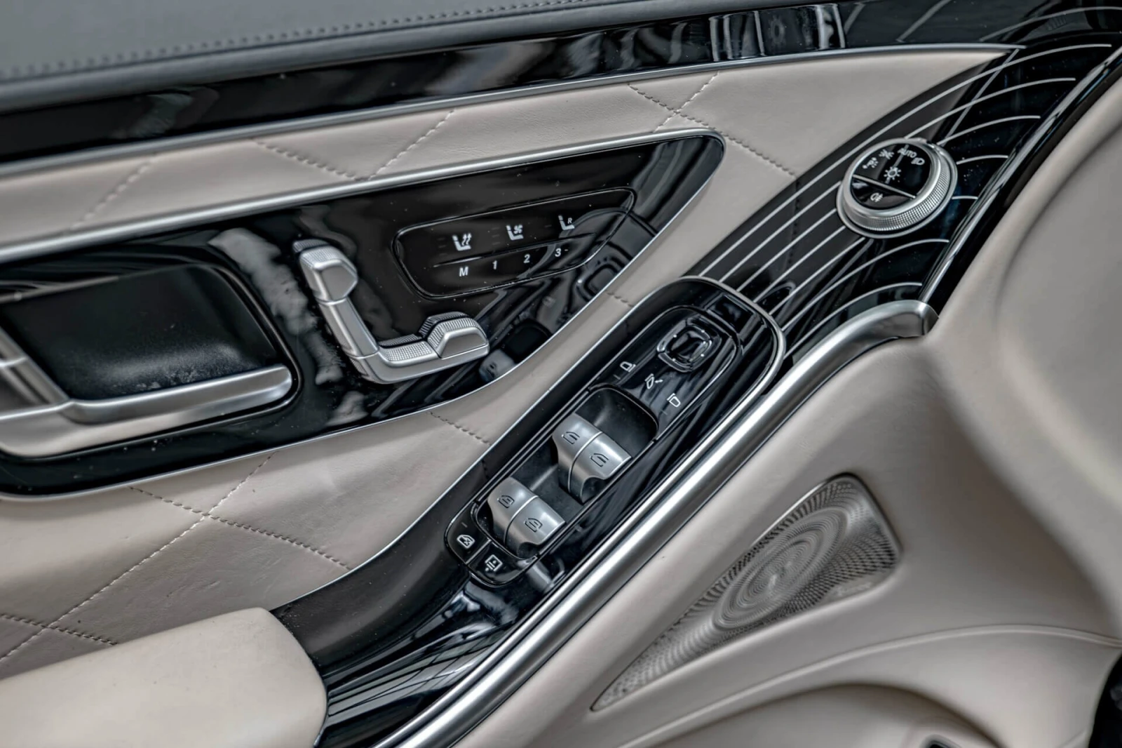 Mercedes-Benz S 580 AMG/Long/4M/RSE/HuD/Пано./Dist./Burm./Алкантар/Кам, снимка 8 - Автомобили и джипове - 55245525