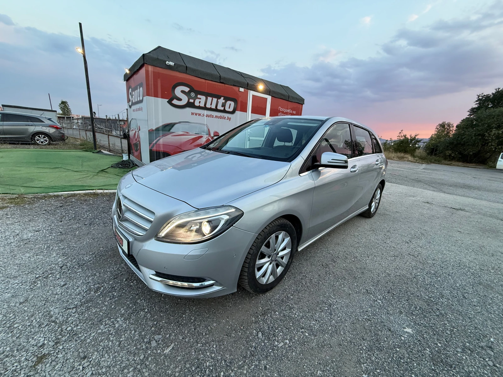 Mercedes-Benz B 220 4MATIC* 7G* 145Х КМ* ПОДГРЕВ* ПАМЕТ* КАМЕРА* LED