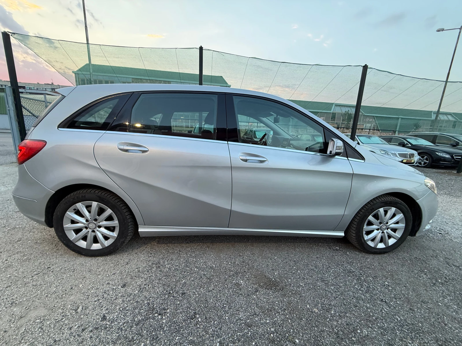 Mercedes-Benz B 220 4MATIC* 7G* 145Х КМ* ПОДГРЕВ* ПАМЕТ* КАМЕРА* LED, снимка 4 - Автомобили и джипове - 56030127
