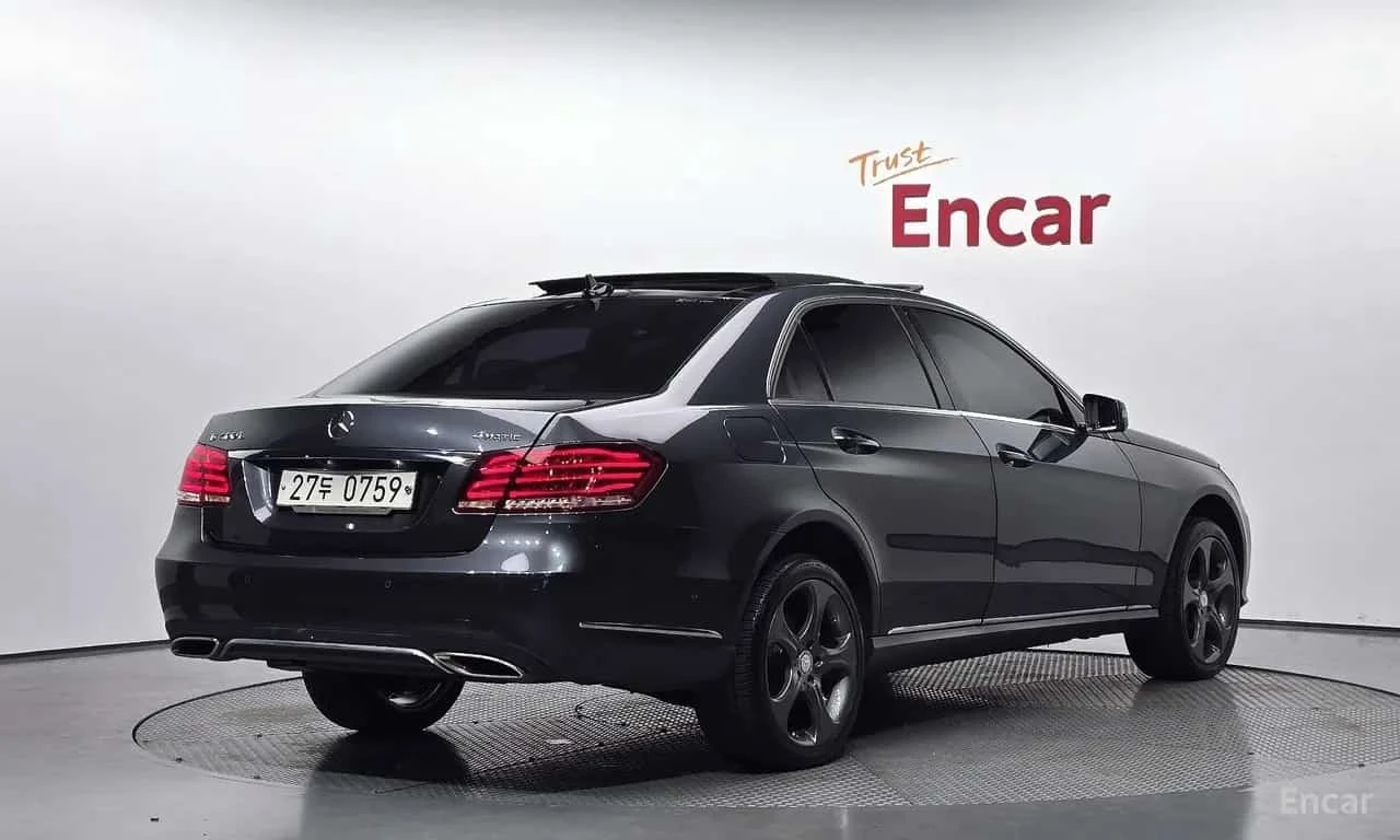 Mercedes-Benz E 400 4MATIC * 360 КАМЕРА * FACELIFT * ОБДУХВАНЕ * , снимка 2 - Автомобили и джипове - 56223359
