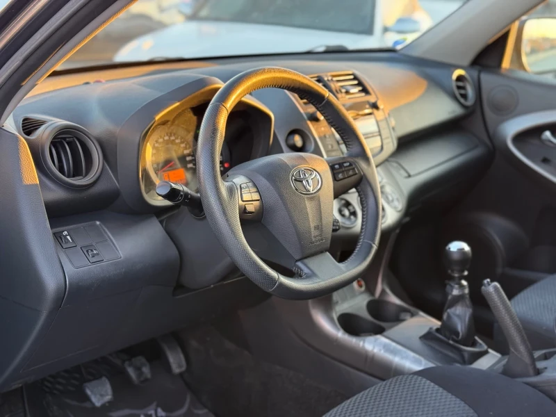 Toyota Rav4 2.2D4D* 2011г* Топ Състояние* Теглич* 197.000КМ* , снимка 7 - Автомобили и джипове - 52806933