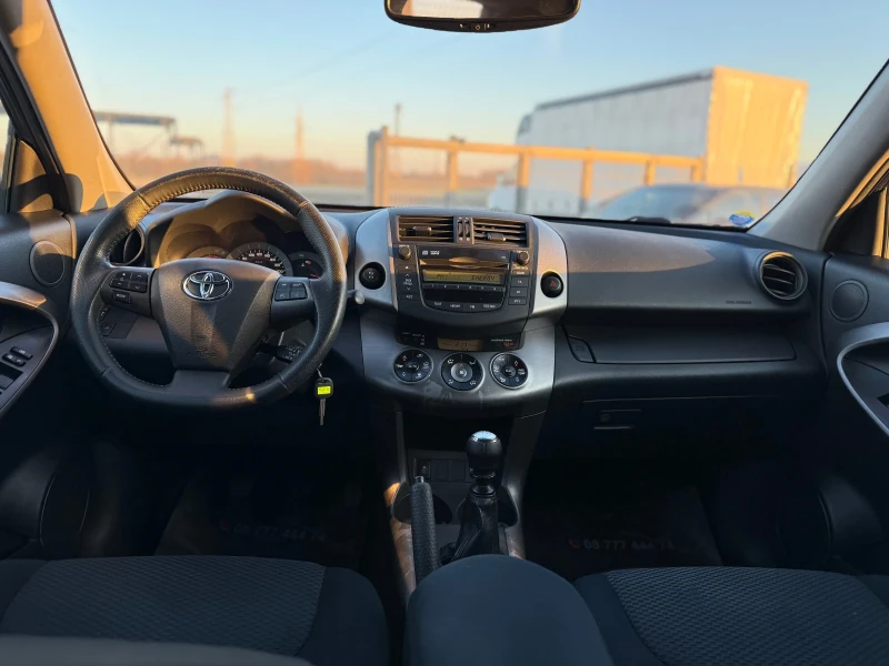 Toyota Rav4 2.2D4D* 2011г* Топ Състояние* Теглич* 197.000КМ* , снимка 9 - Автомобили и джипове - 52806933