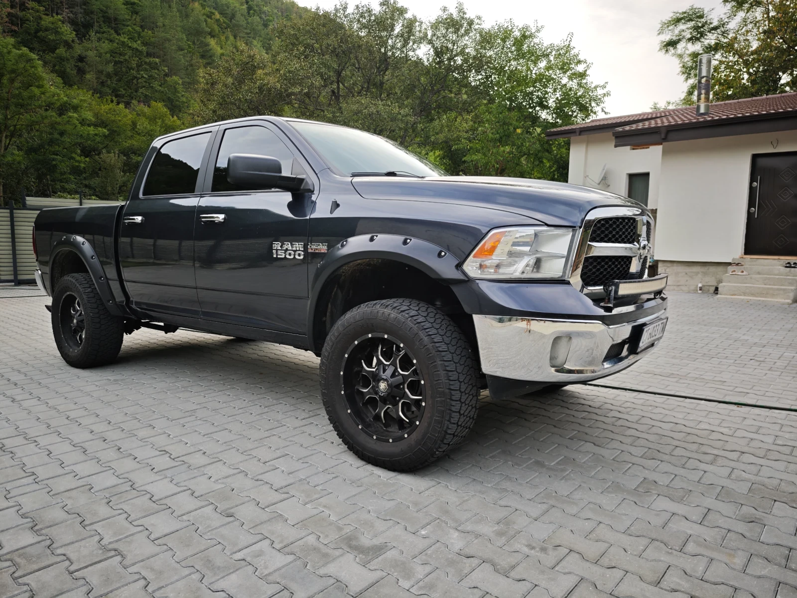 Dodge RAM 1500 5.7 HEMI 8 СТЕПЕНЕН АВТОМАТ ГАЗ - изображение 2