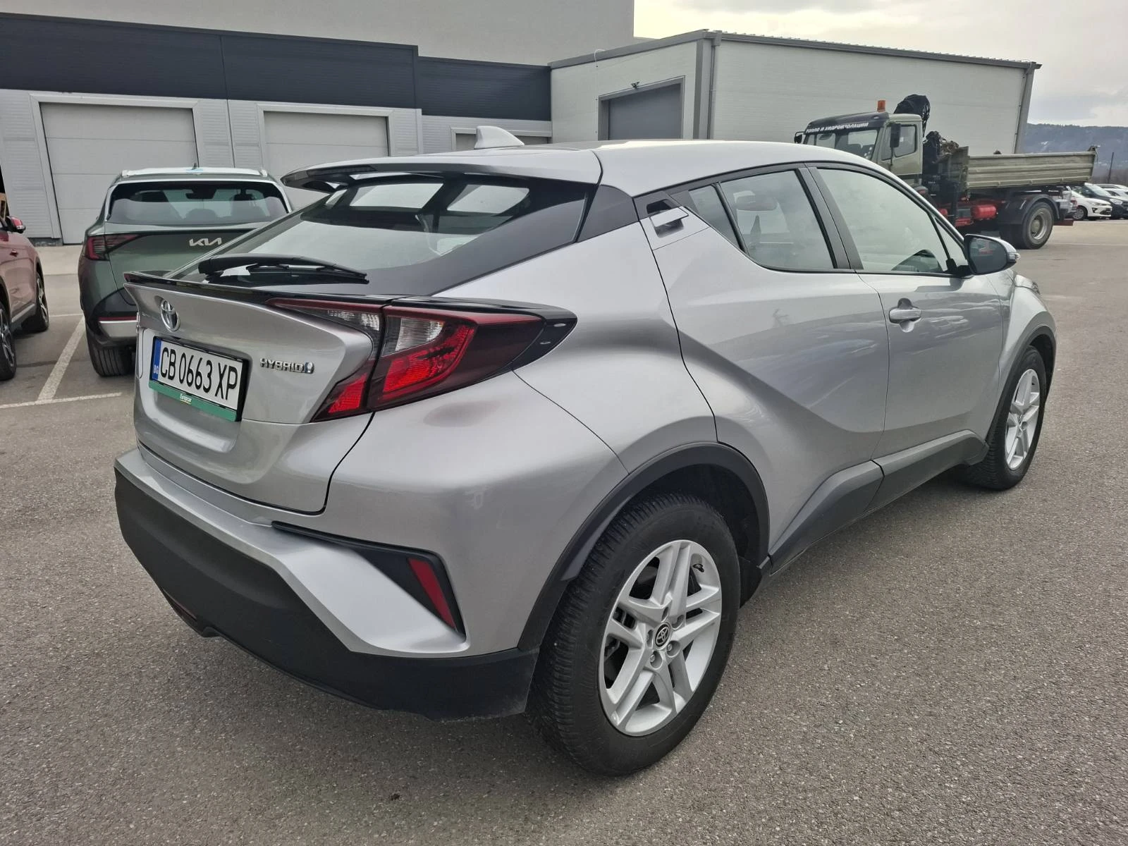 Toyota C-HR 1.8I Hybrid 2WD - изображение 4