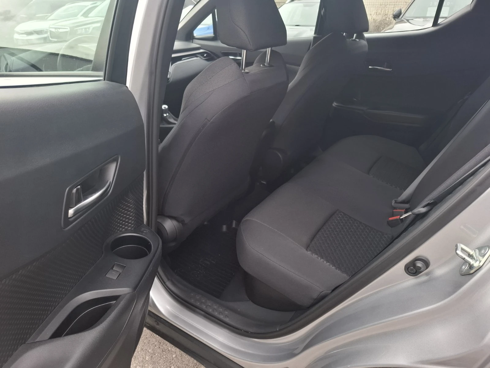 Toyota C-HR 1.8I Hybrid 2WD - изображение 7