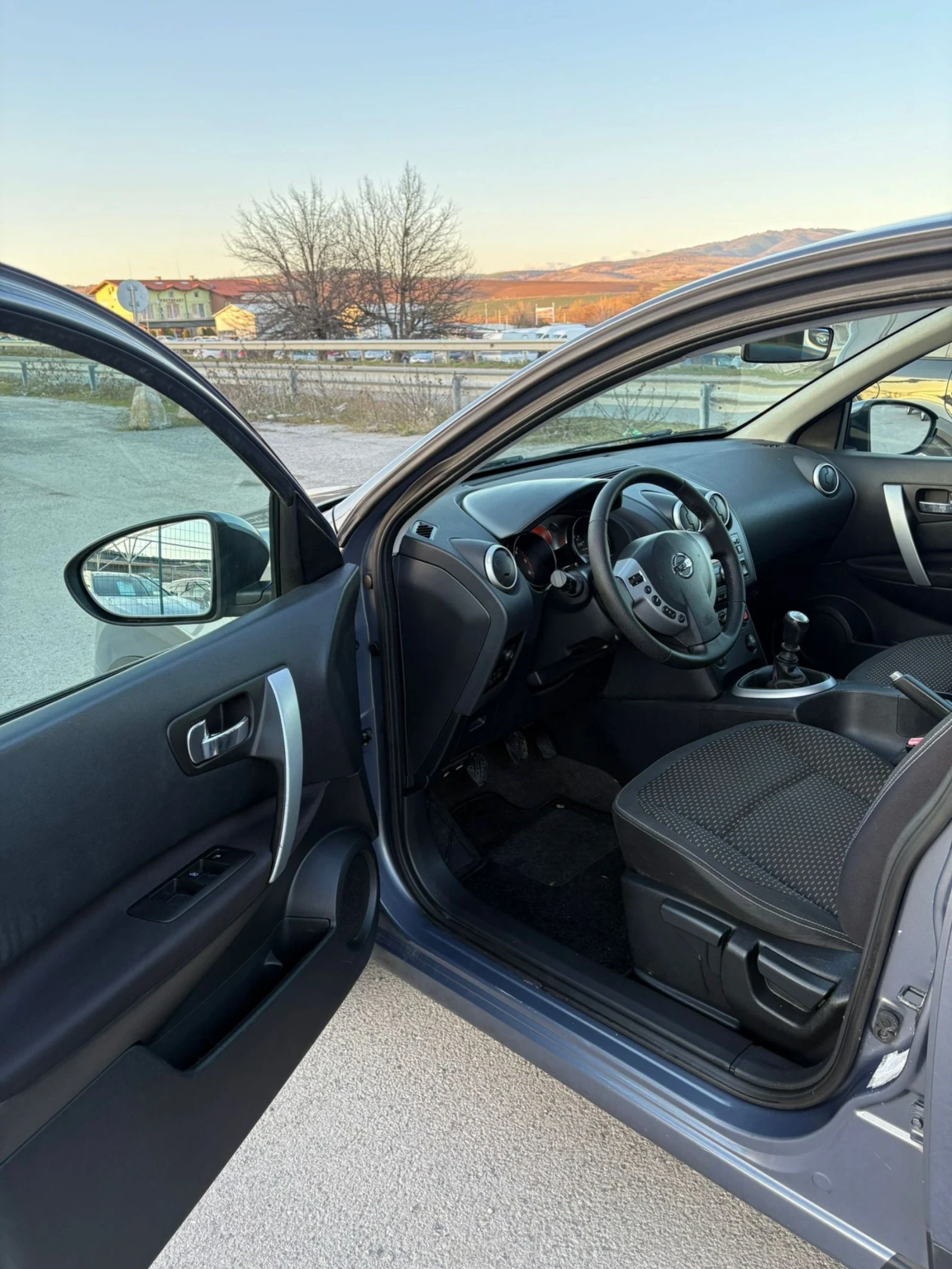 Nissan Qashqai, снимка 7 - Автомобили и джипове - 53801582