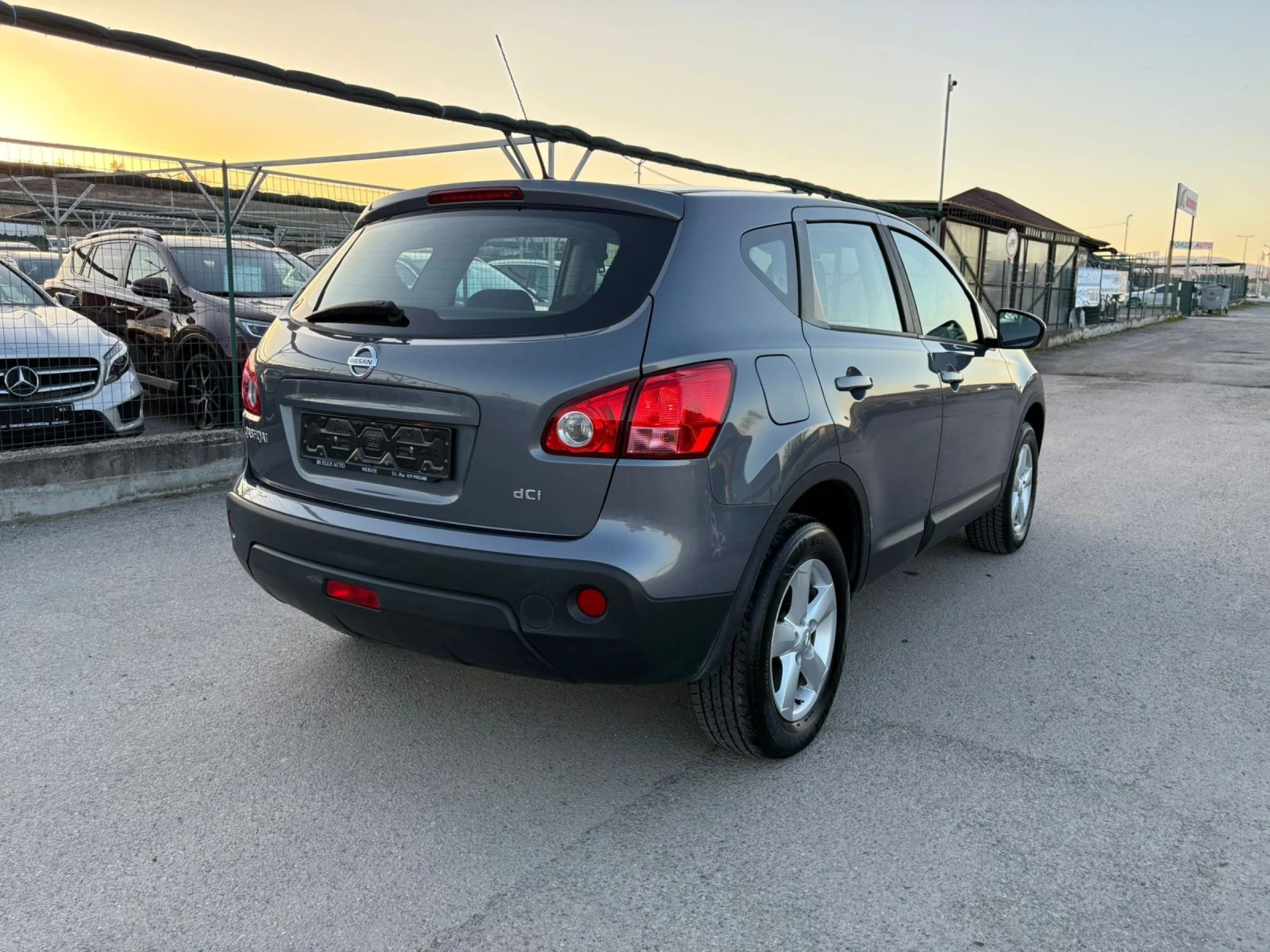 Nissan Qashqai, снимка 11 - Автомобили и джипове - 53801582