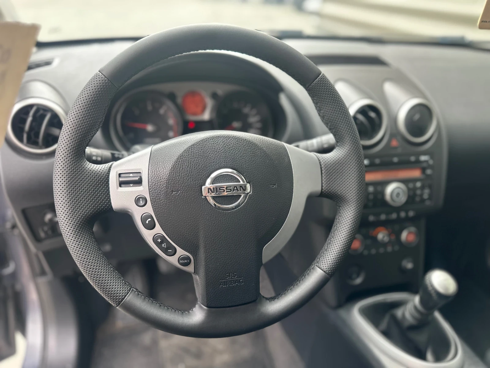 Nissan Qashqai 115000 Хил км!!!, снимка 13 - Автомобили и джипове - 53801582