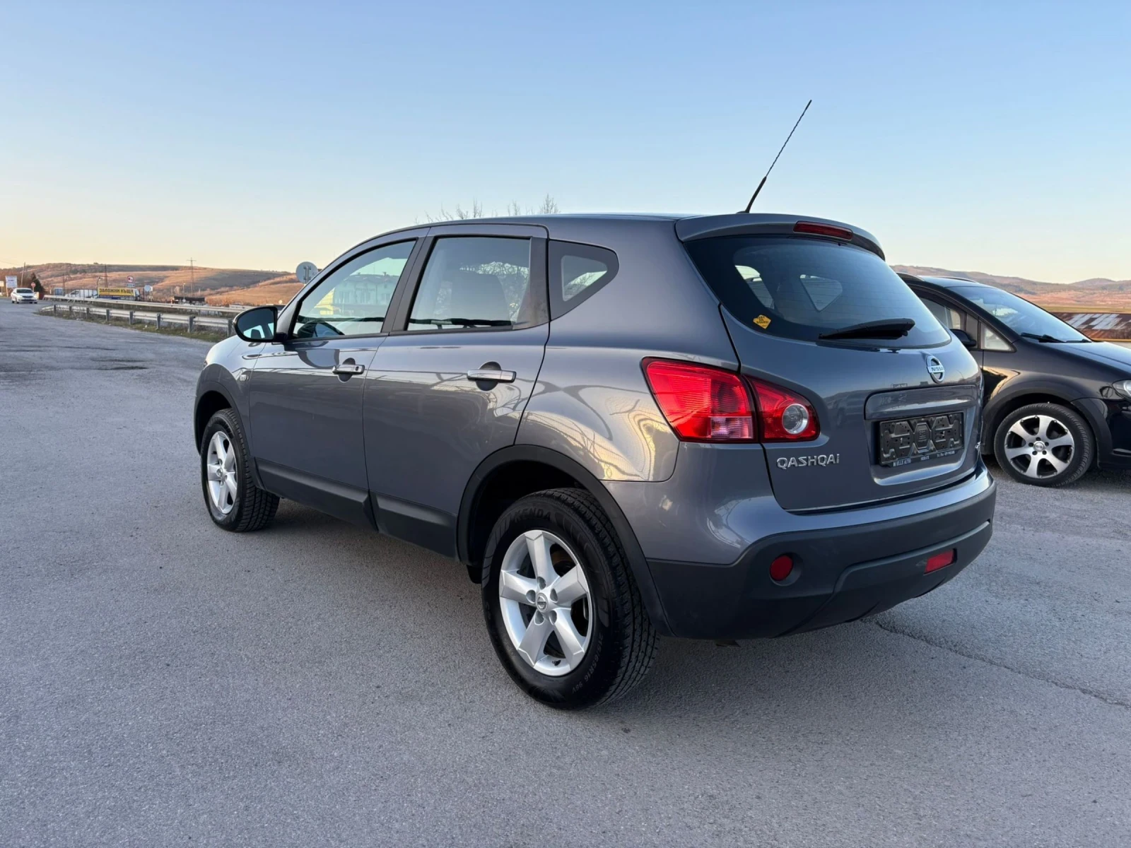 Nissan Qashqai, снимка 5 - Автомобили и джипове - 53801582