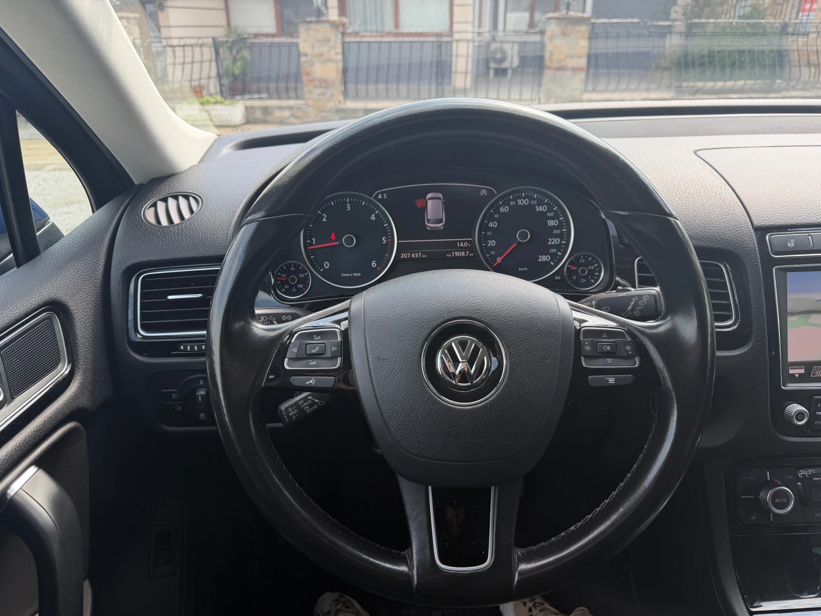 VW Touareg V6 TDI, снимка 11 - Автомобили и джипове - 54182603