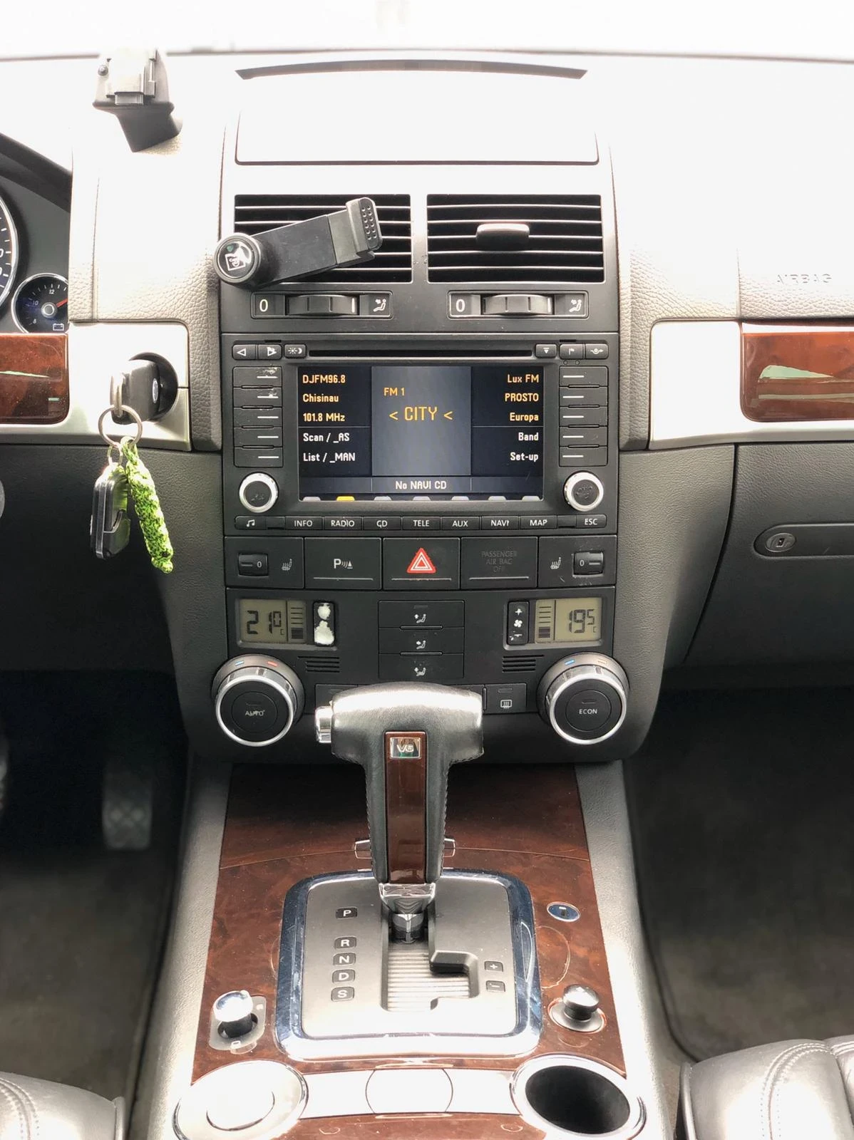 VW Touareg, снимка 8 - Автомобили и джипове - 54395420