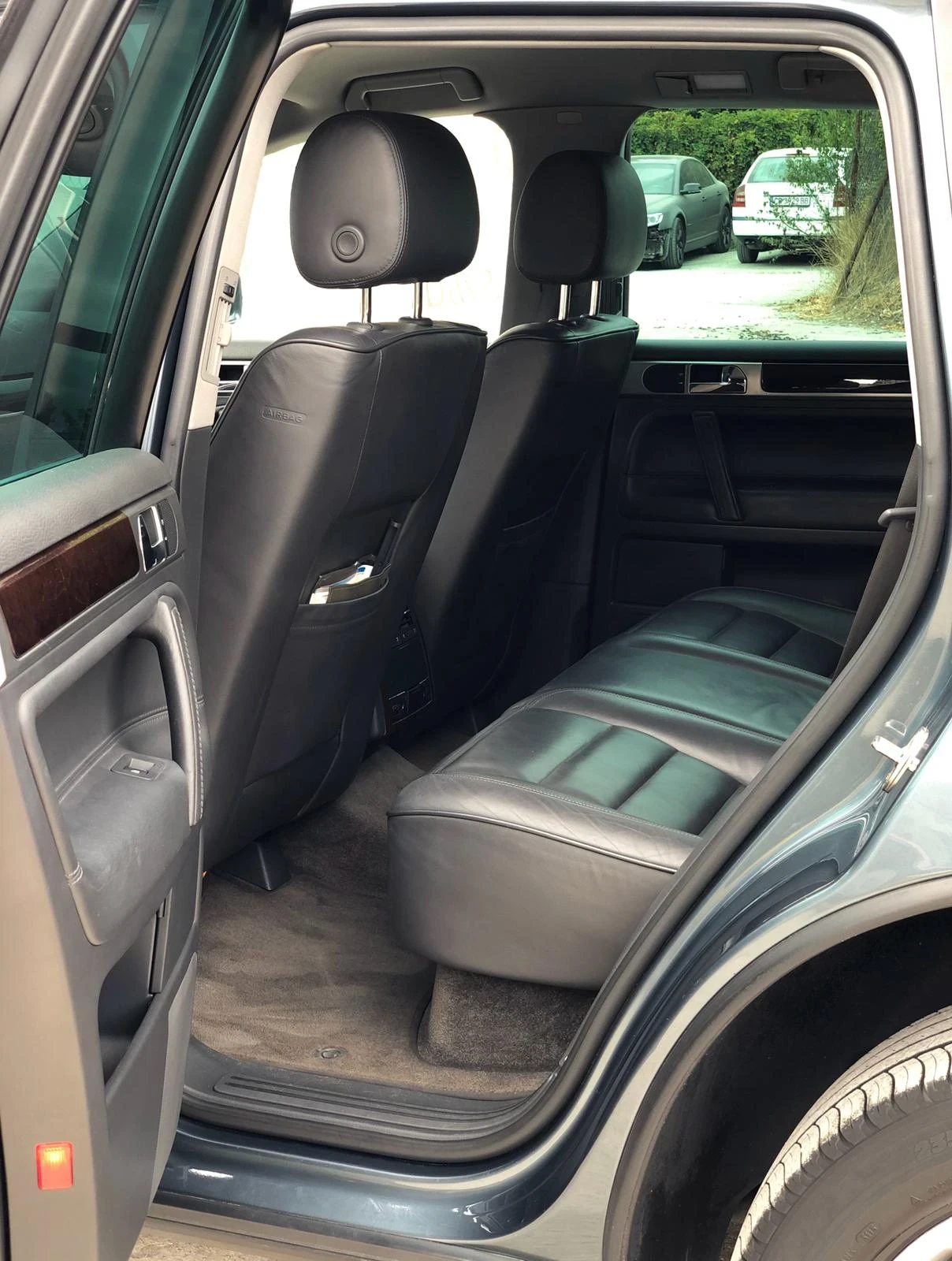 VW Touareg, снимка 7 - Автомобили и джипове - 54395420