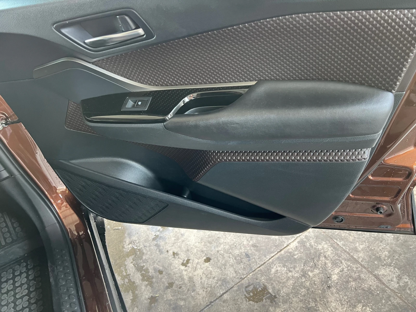 Toyota C-HR 1.8 (122kc) Hybrid  e-CVT, снимка 10 - Автомобили и джипове - 54879938