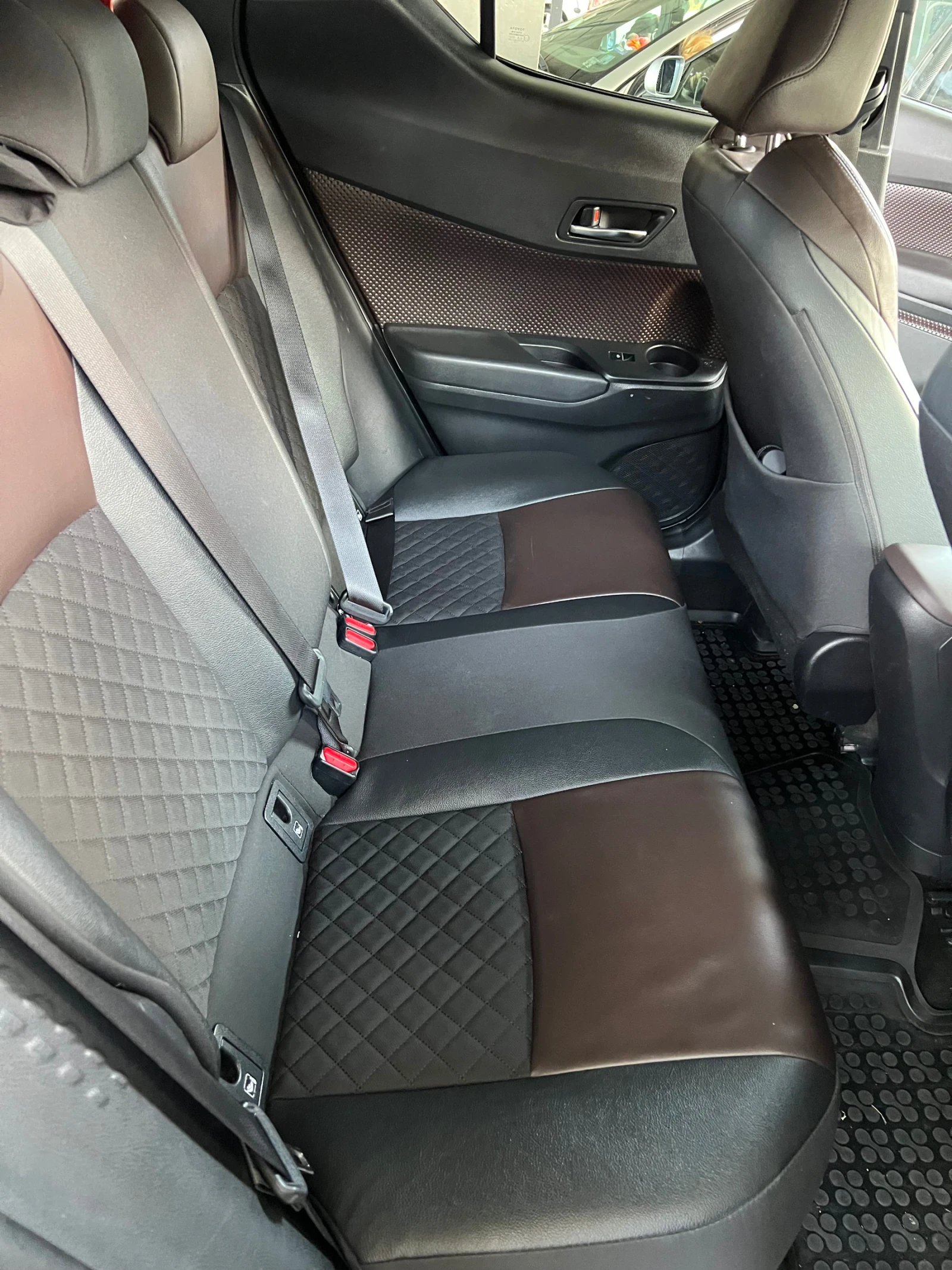 Toyota C-HR 1.8 (122kc) Hybrid  e-CVT, снимка 7 - Автомобили и джипове - 54879938