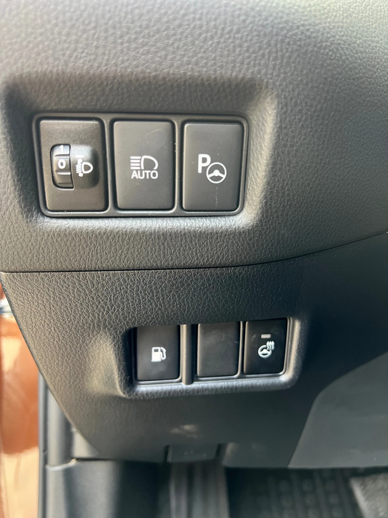 Toyota C-HR 1.8 (122kc) Hybrid  e-CVT, снимка 16 - Автомобили и джипове - 54879938