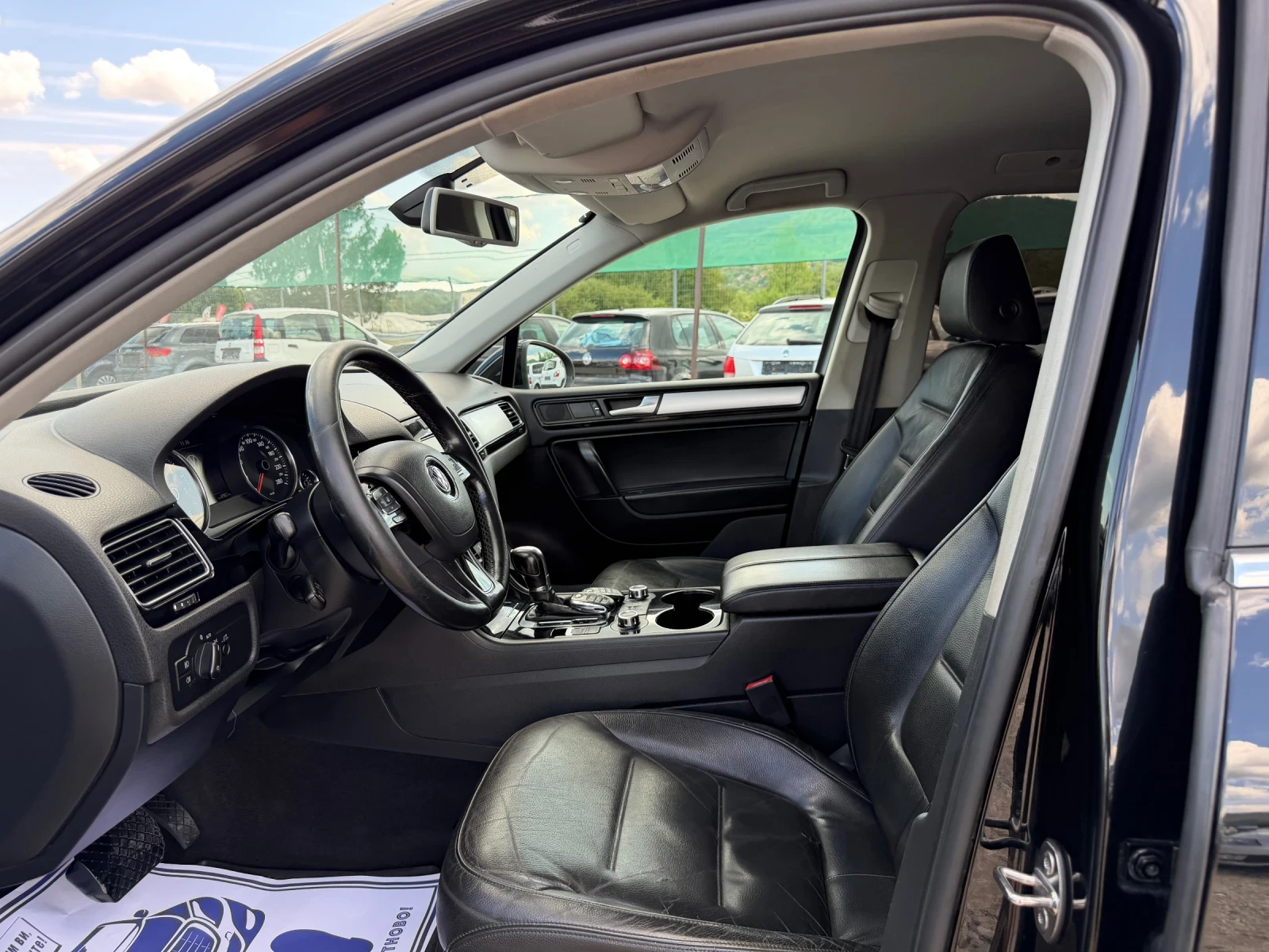 VW Touareg 3.0TDI-239PS-LED, снимка 9 - Автомобили и джипове - 55234649
