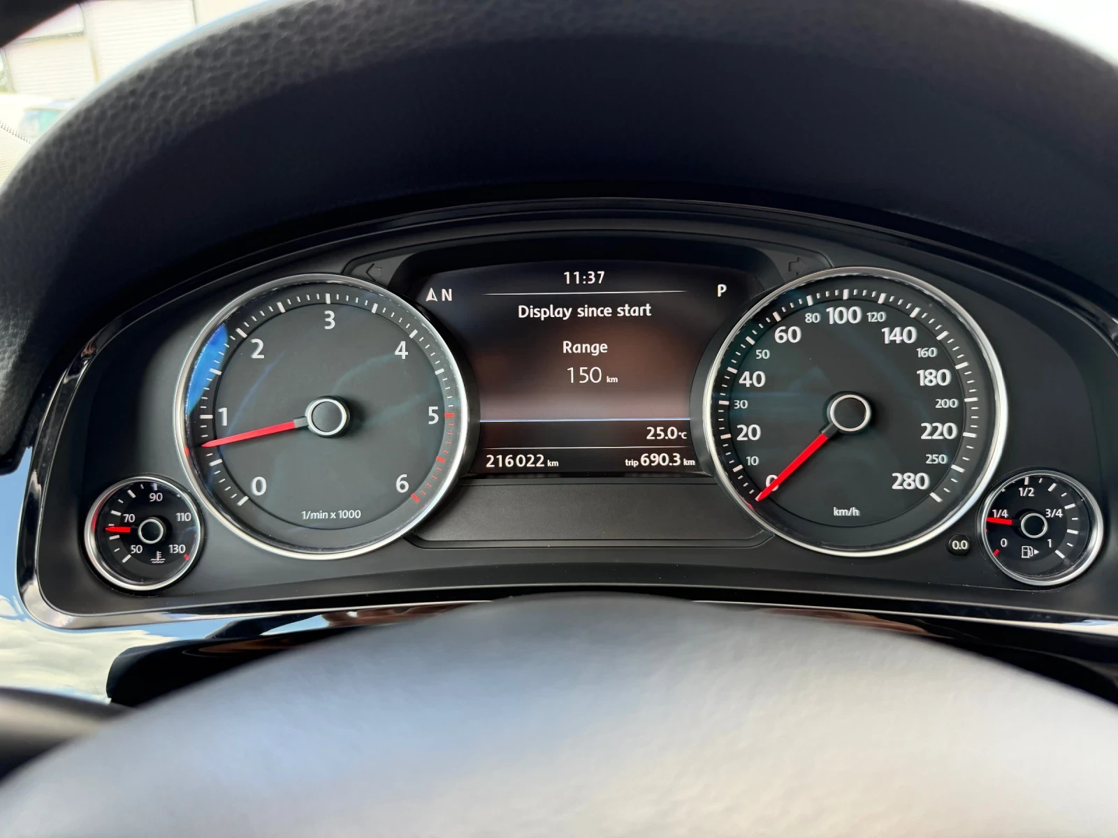 VW Touareg 3.0TDI-239PS-LED, снимка 13 - Автомобили и джипове - 55234649