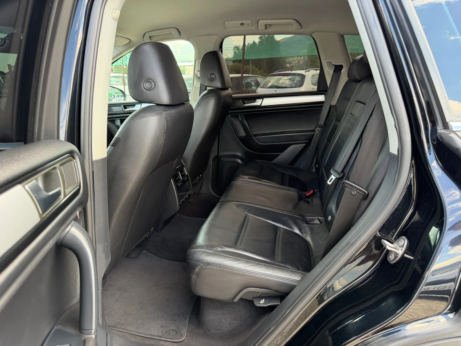VW Touareg 3.0TDI-239PS-LED, снимка 11 - Автомобили и джипове - 55234649