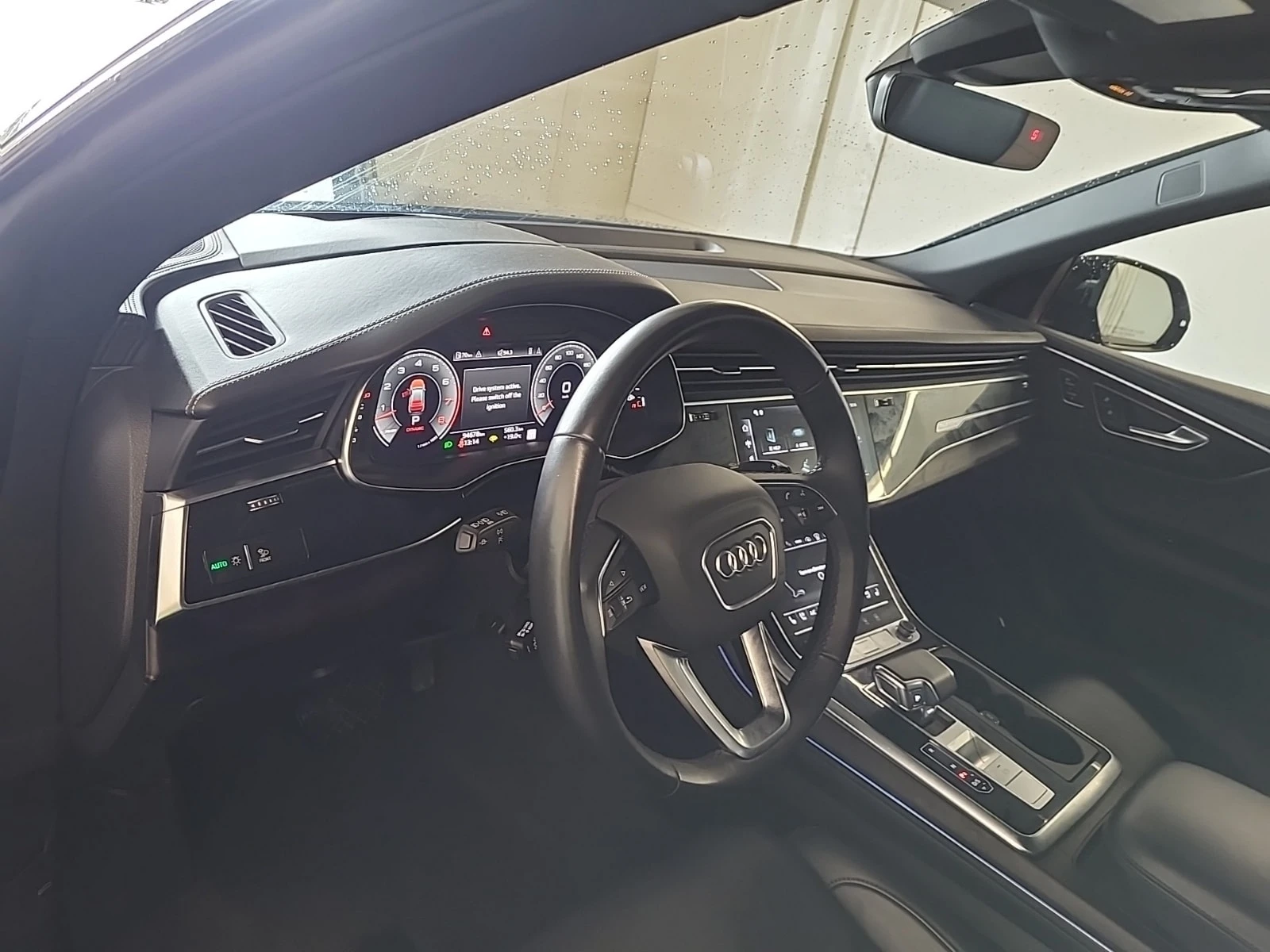 Audi Q8 / ОТ ПРЕДСТАВИТЕЛСТВО / ДИСТРОНИК / 2 КЛЮЧА , снимка 11 - Автомобили и джипове - 56122303