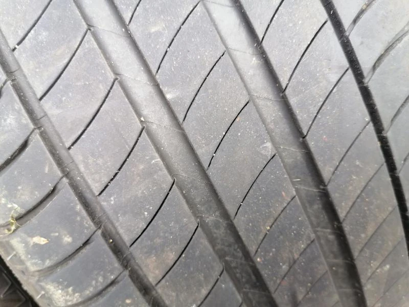 Гуми Зимни 225/50R17, снимка 4 - Гуми и джанти - 31638500