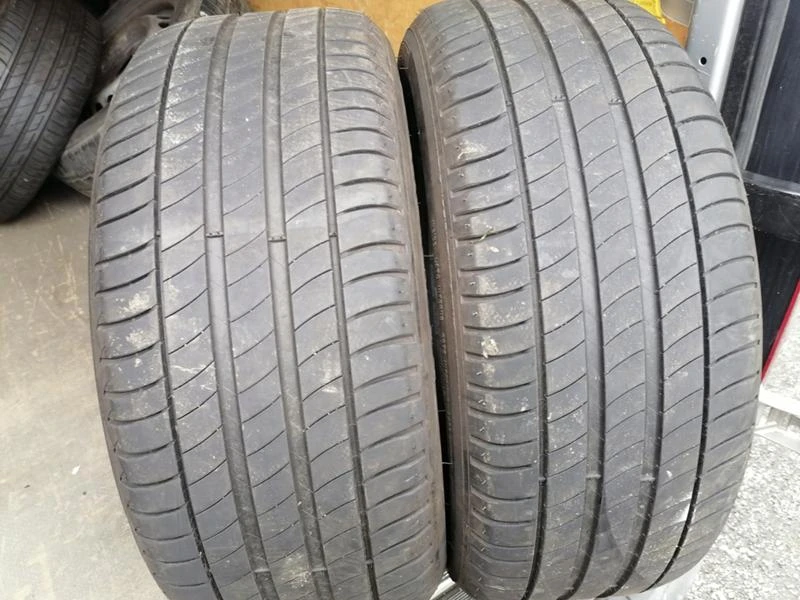 Гуми Зимни 225/50R17, снимка 1 - Гуми и джанти - 31638500