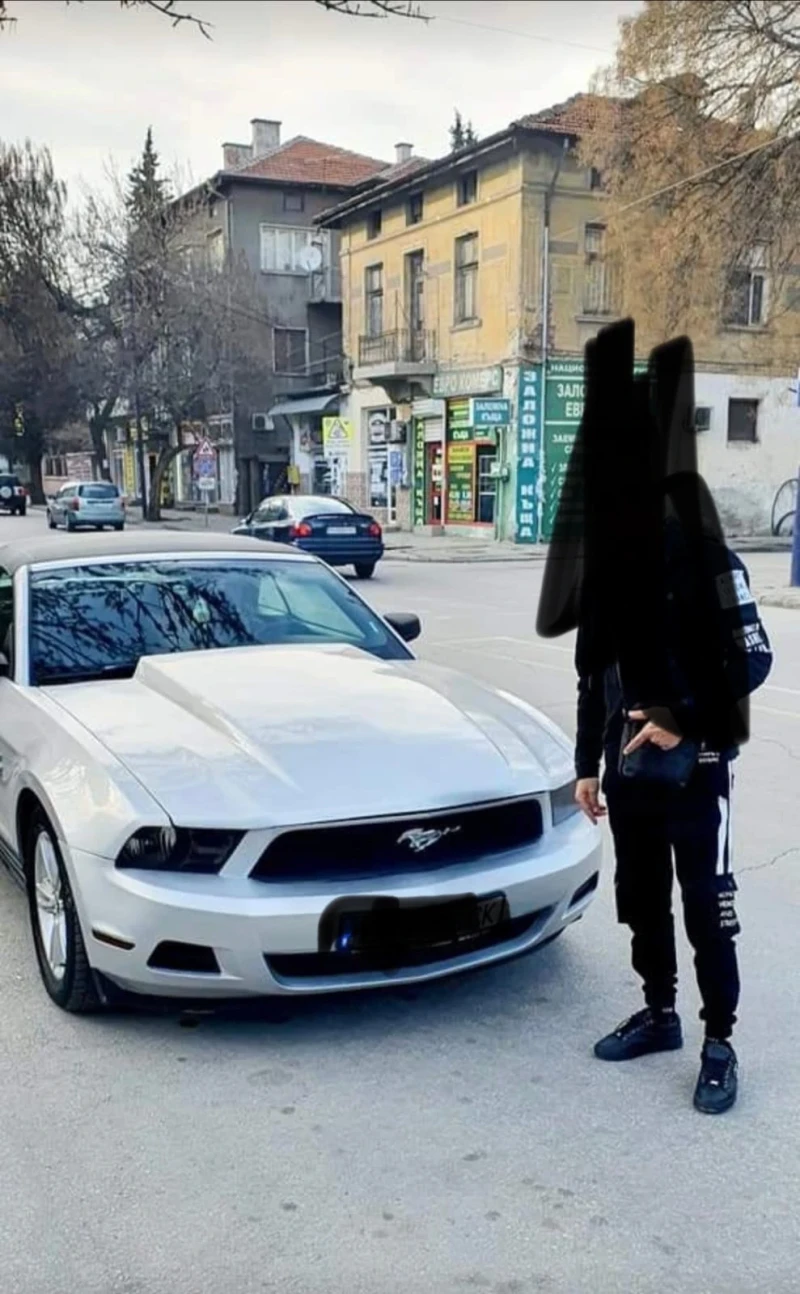 Ford Mustang, снимка 16 - Автомобили и джипове - 47443157