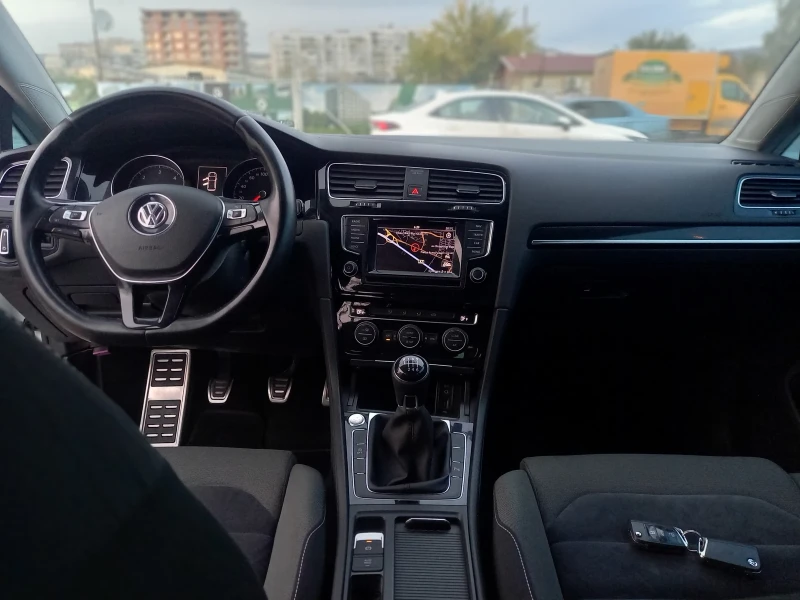 VW Golf 2.0tdi 150kc DISTRONIC, снимка 8 - Автомобили и джипове - 52368467
