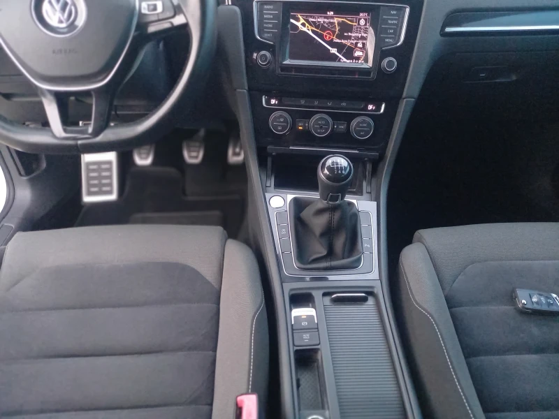 VW Golf 2.0tdi 150kc DISTRONIC, снимка 10 - Автомобили и джипове - 52368467