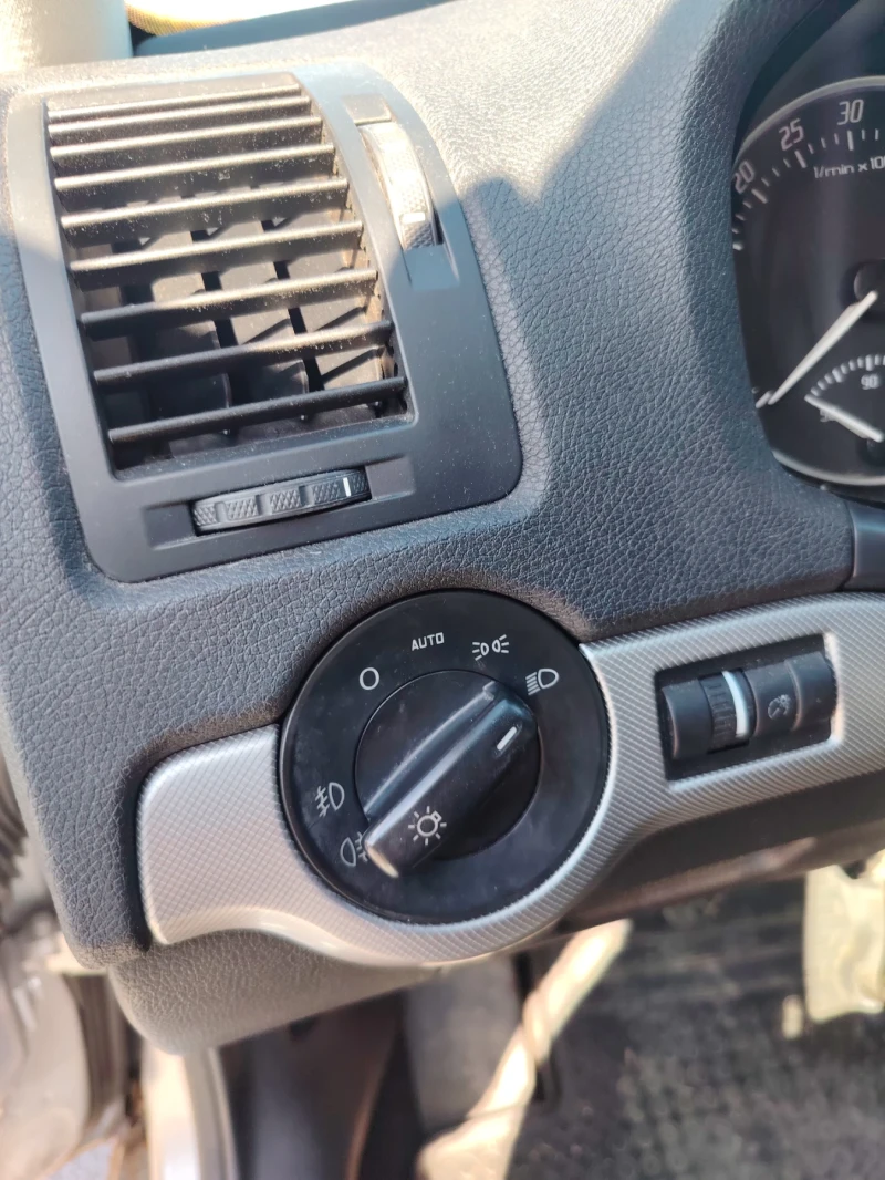 Skoda Octavia, снимка 9 - Автомобили и джипове - 52512548