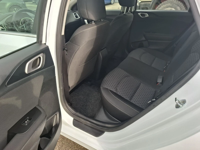Kia Ceed 1.0 Турбо Гаранция, снимка 7 - Автомобили и джипове - 53424429