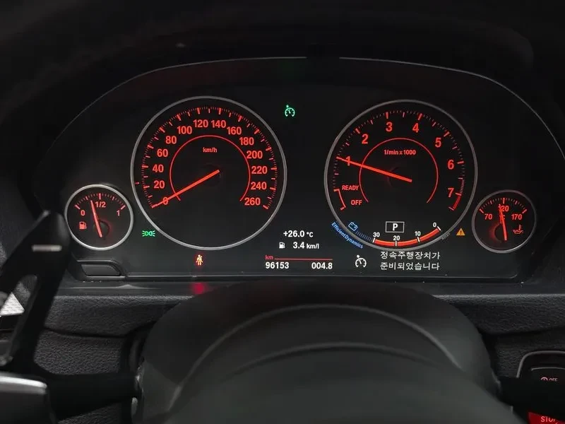 BMW 330 I M Sports, снимка 8 - Автомобили и джипове - 55803620