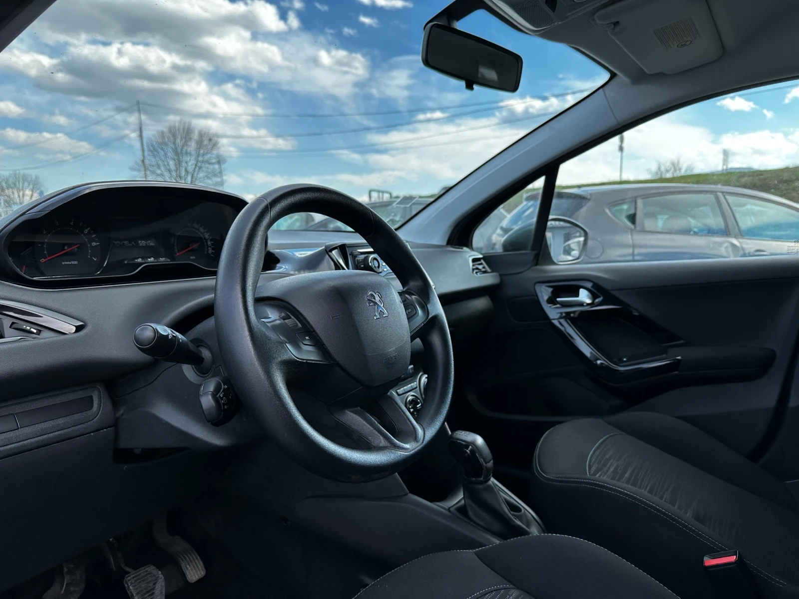 Peugeot 208 1.2Vti Eu5 - изображение 9