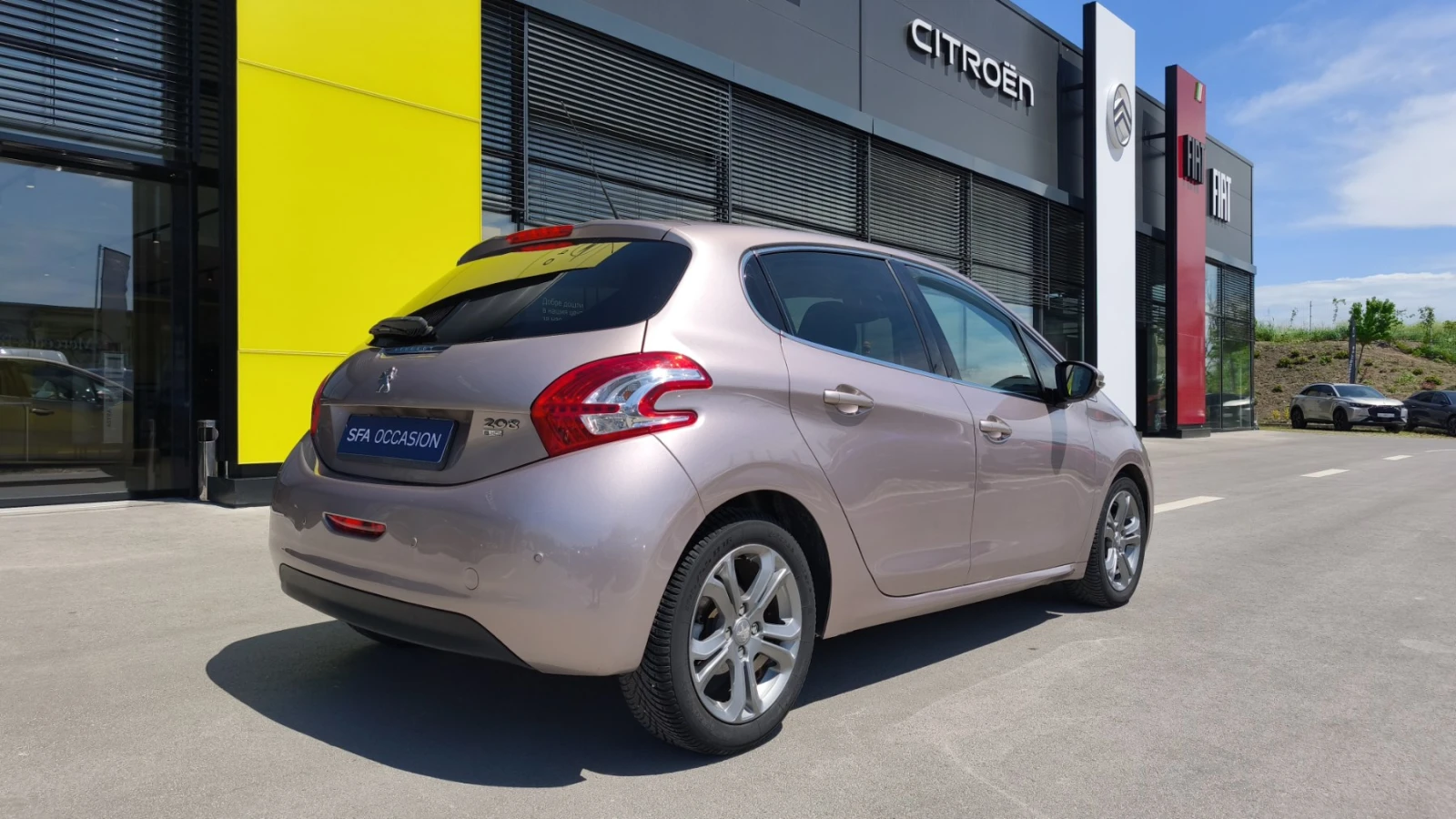 Peugeot 208 ALLURE 1.6e-HDi/92 STT ETG6 - изображение 4