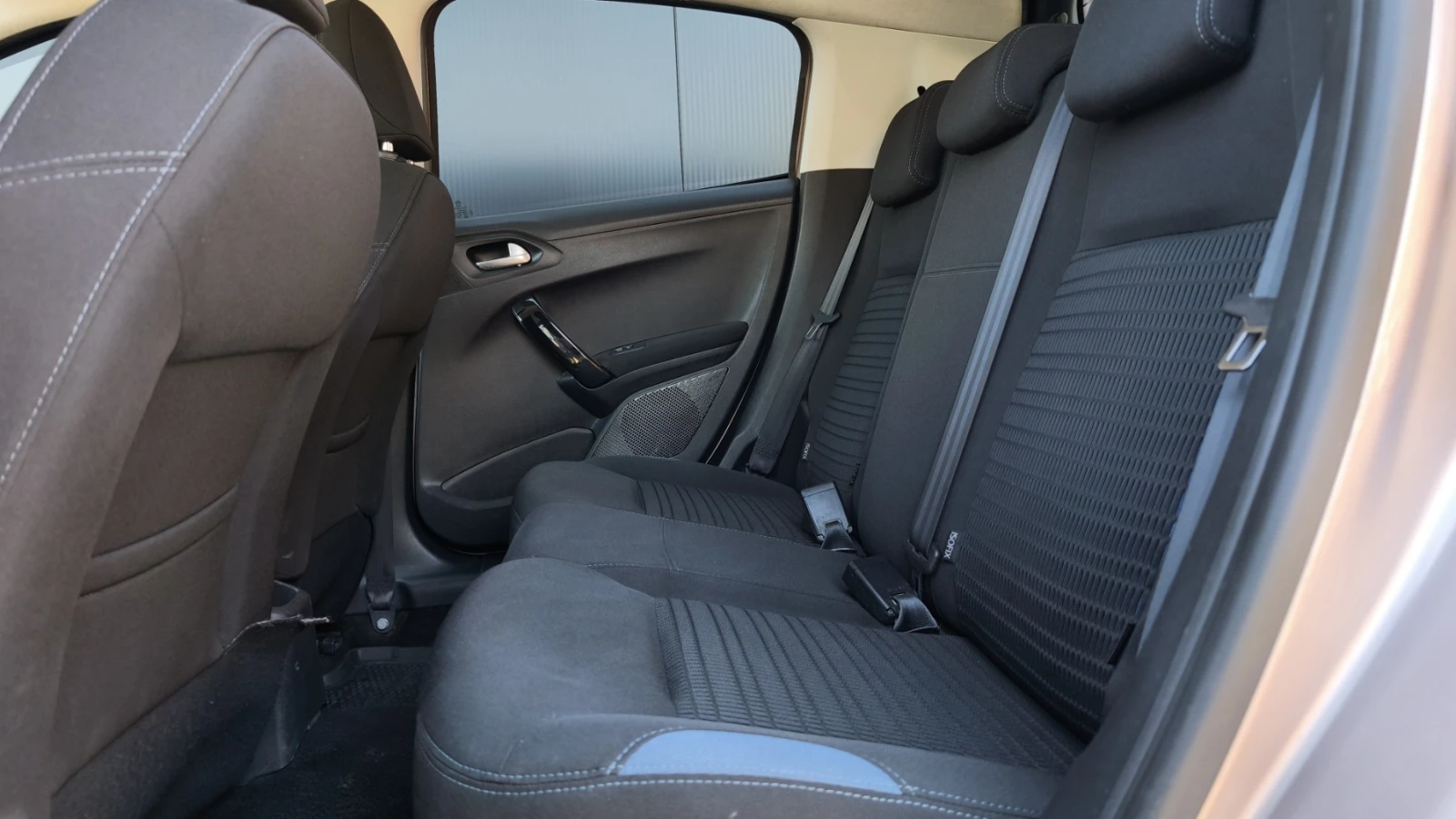 Peugeot 208 ALLURE 1.6e-HDi/92 STT ETG6 - изображение 6