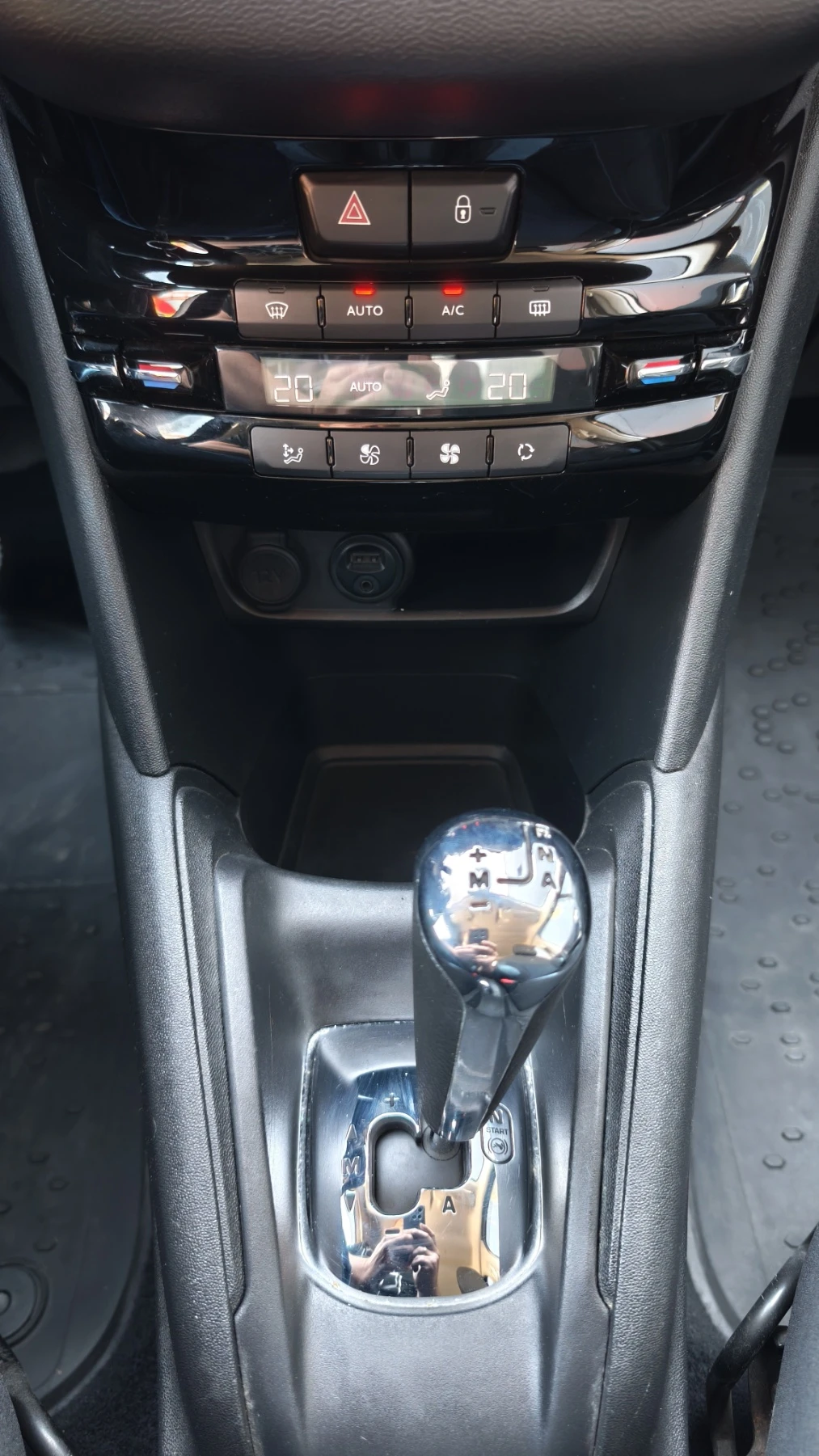 Peugeot 208 ALLURE 1.6e-HDi/92 STT ETG6 - изображение 10