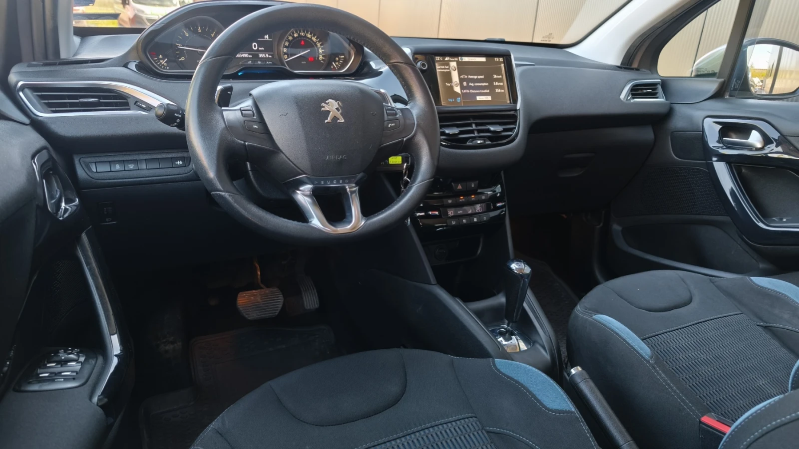 Peugeot 208 ALLURE 1.6e-HDi/92 STT ETG6 - изображение 8