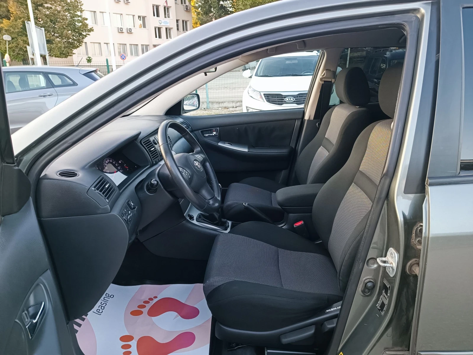 Toyota Corolla 1.6i-110кс-ШВЕЙЦАРИЯ-РЪЧКА-ГАЗ/БЕНЗИН-SPORT - изображение 10