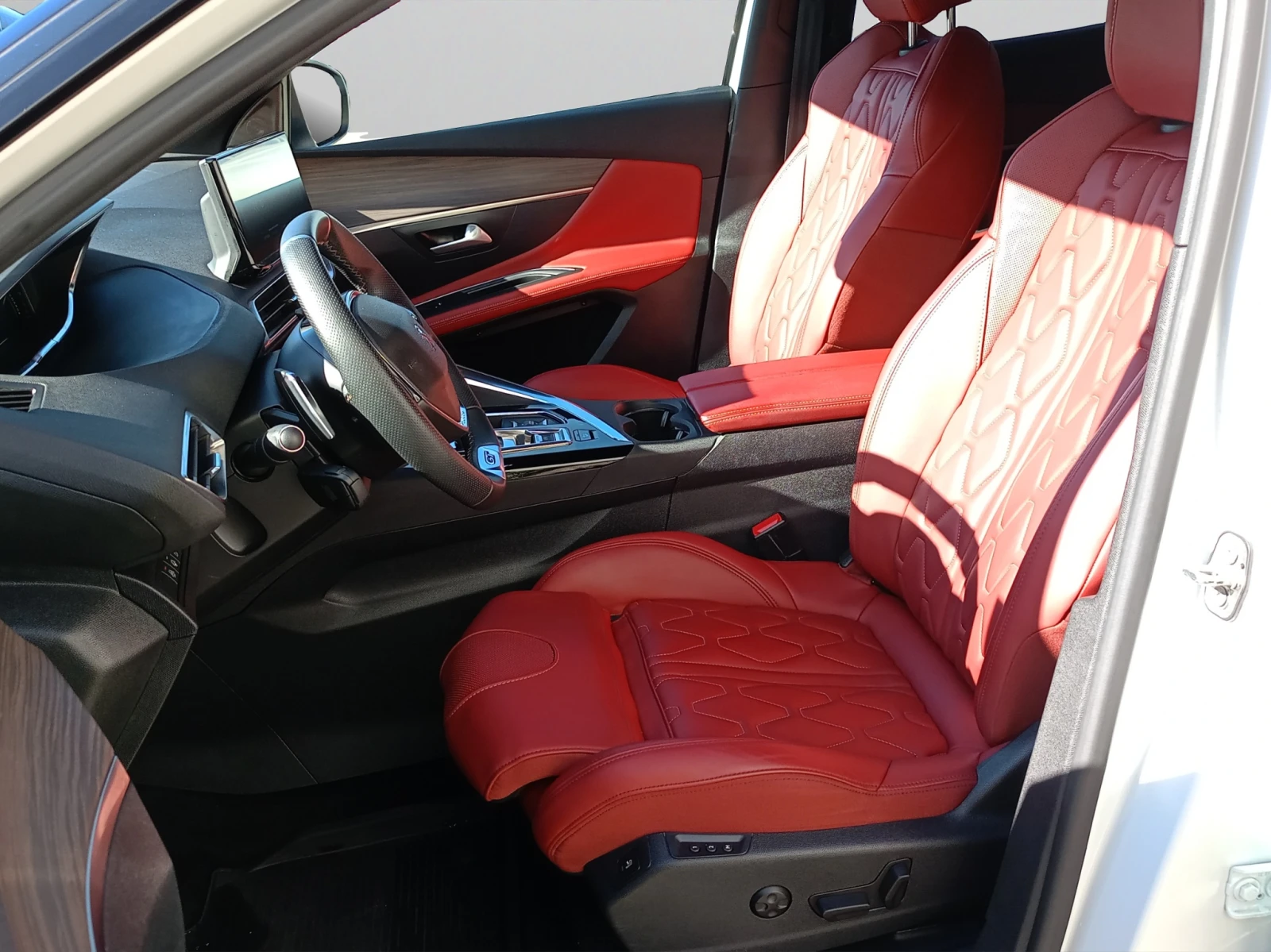 Peugeot 3008 New Line Up GT 1.6 Plug-in HYBRID 4WD 300 e-EAT8 E - изображение 10