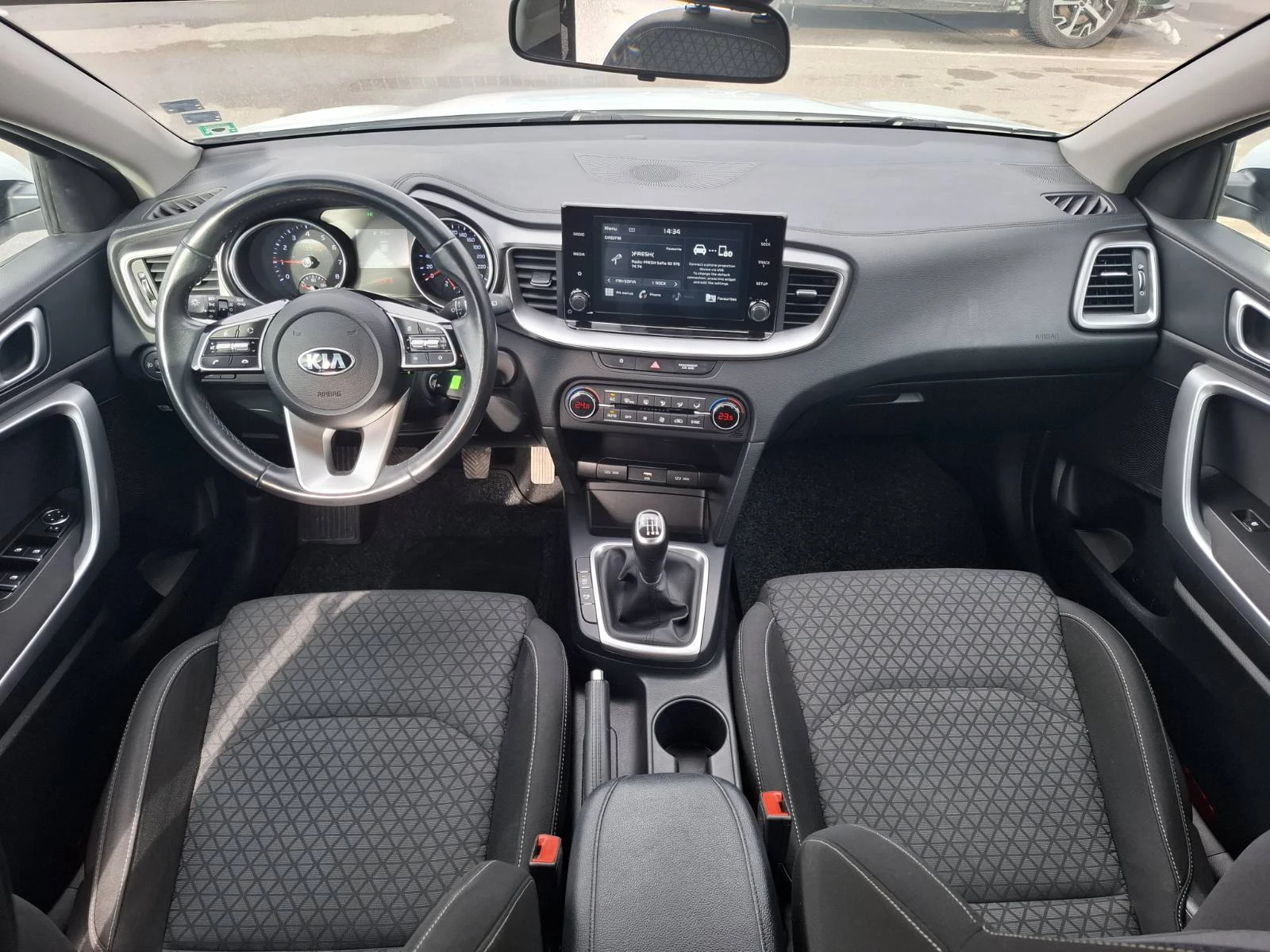 Kia Ceed 1.0 Турбо Гаранция - изображение 8
