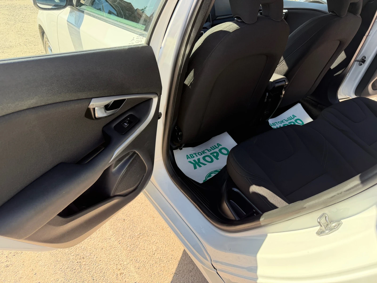 Volvo V40 2.0 DIZEL, 120 коня , ТОП, снимка 11 - Автомобили и джипове - 53815018