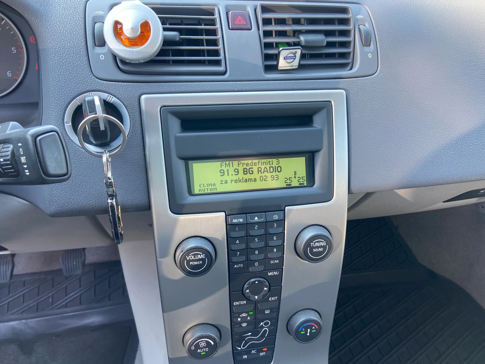 Volvo S40 1.6d-Изключително запазен!, снимка 10 - Автомобили и джипове - 53973474